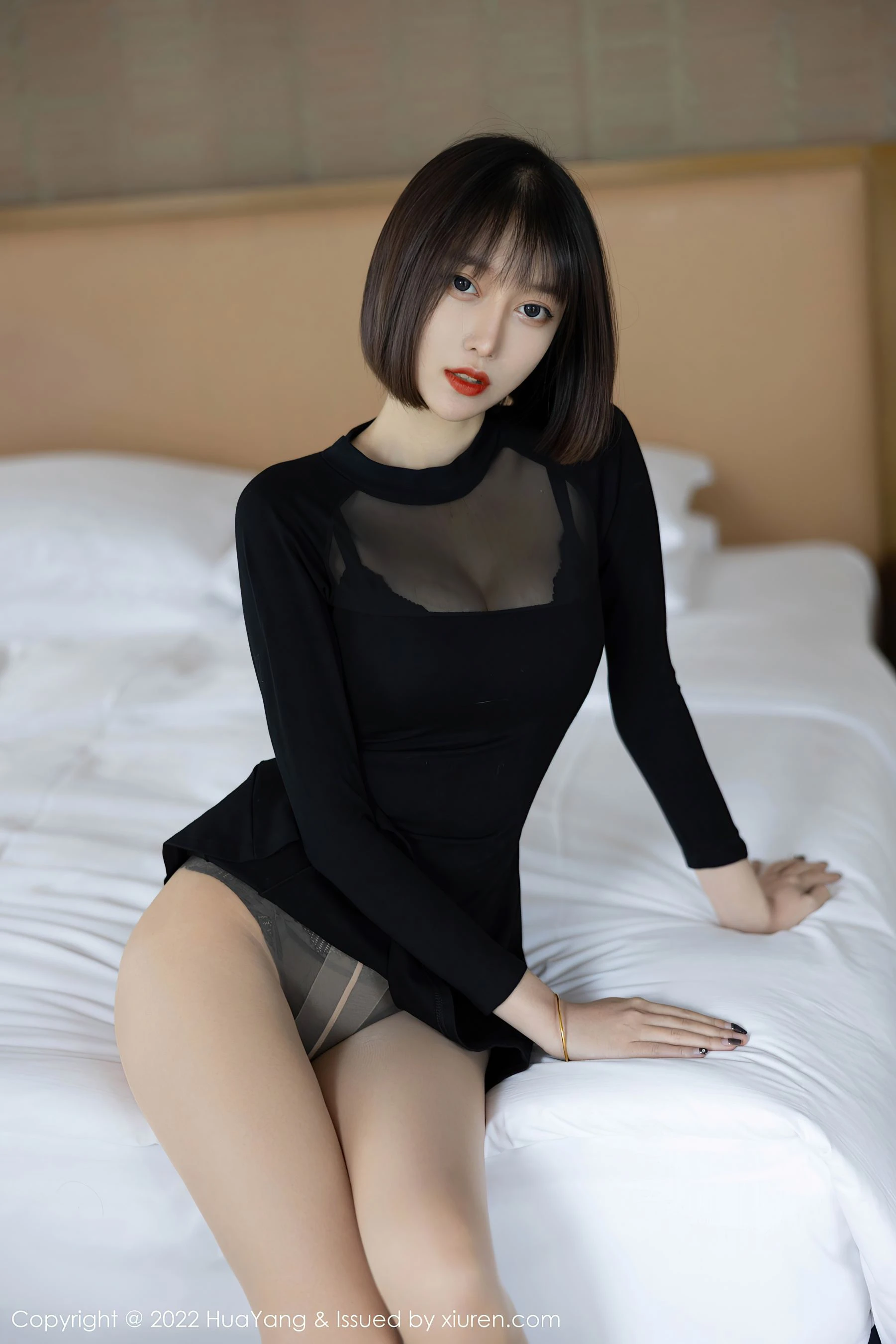 花漾 VOL.491 玥儿玥er 丝袜美腿性感短发美女写真第1张