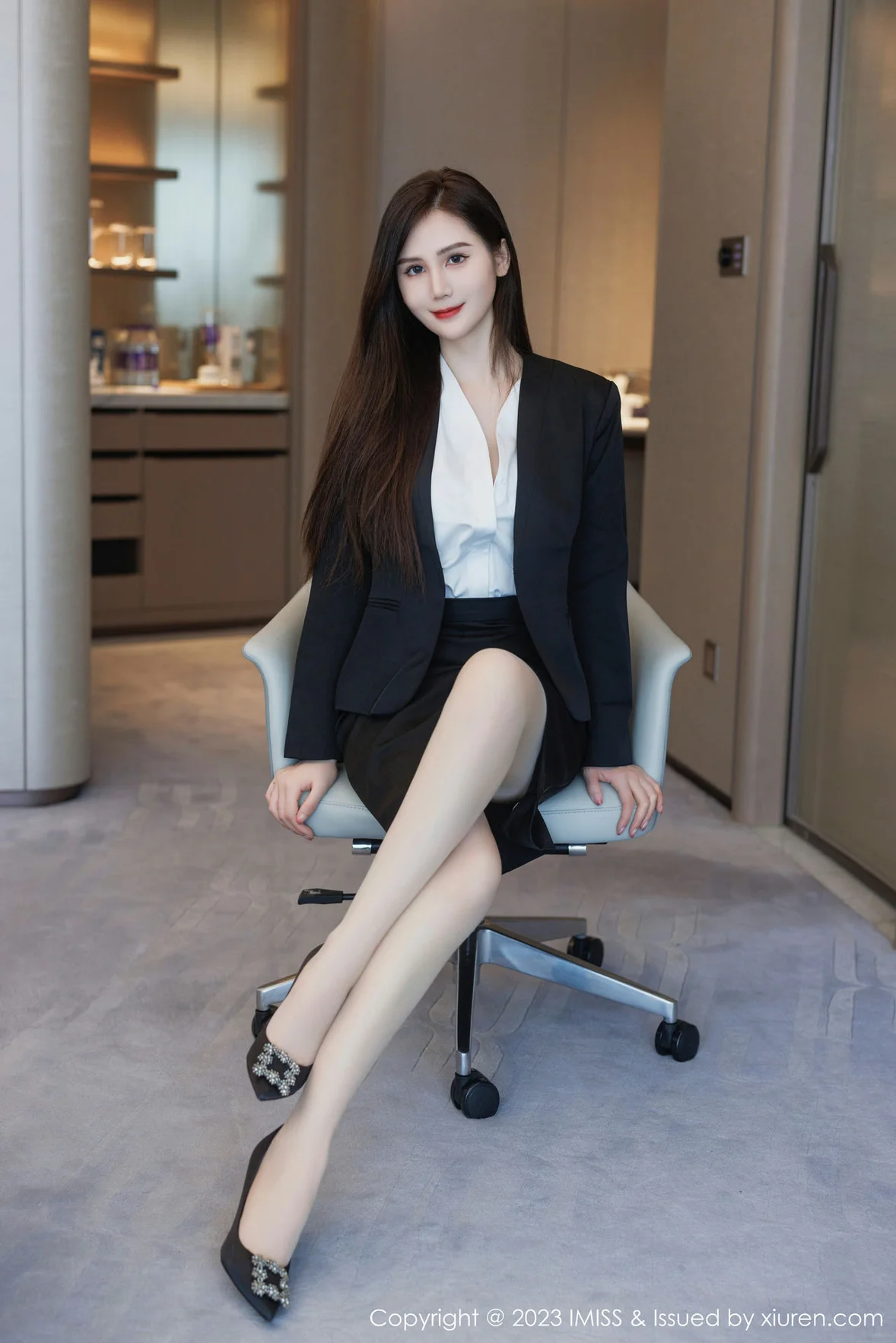  爱蜜社 Vol.739 SISY思 黑色Ol性感写真 [48P]第3张