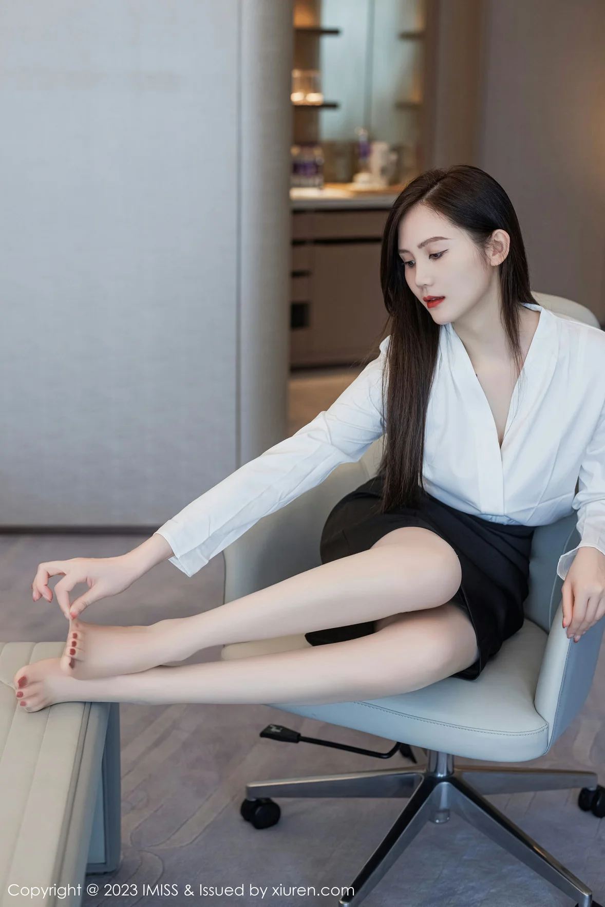  爱蜜社 Vol.739 SISY思 黑色Ol性感写真 [48P]第6张