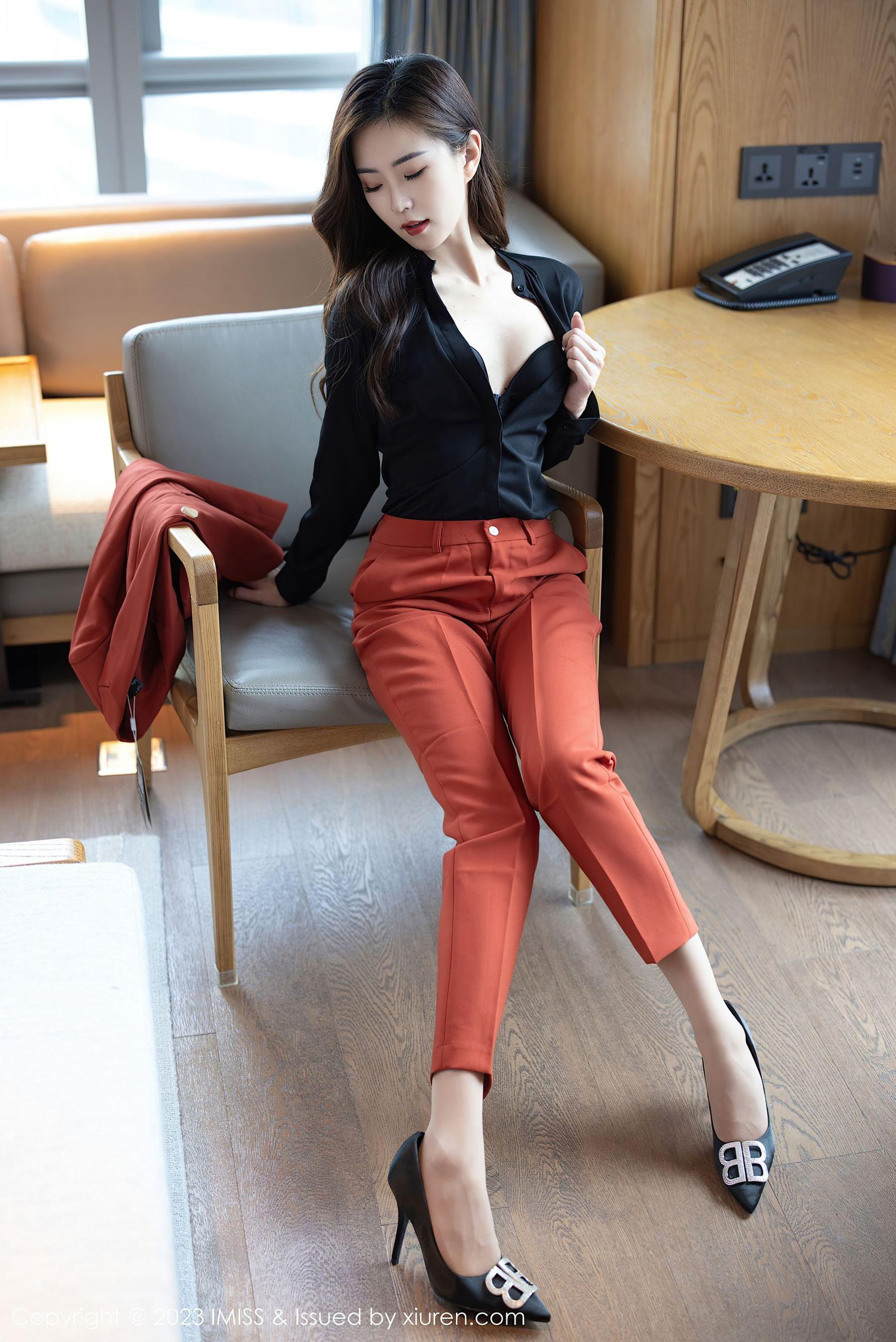  爱蜜社 VOL.717 杨紫嫣candy 制服美腿第1张