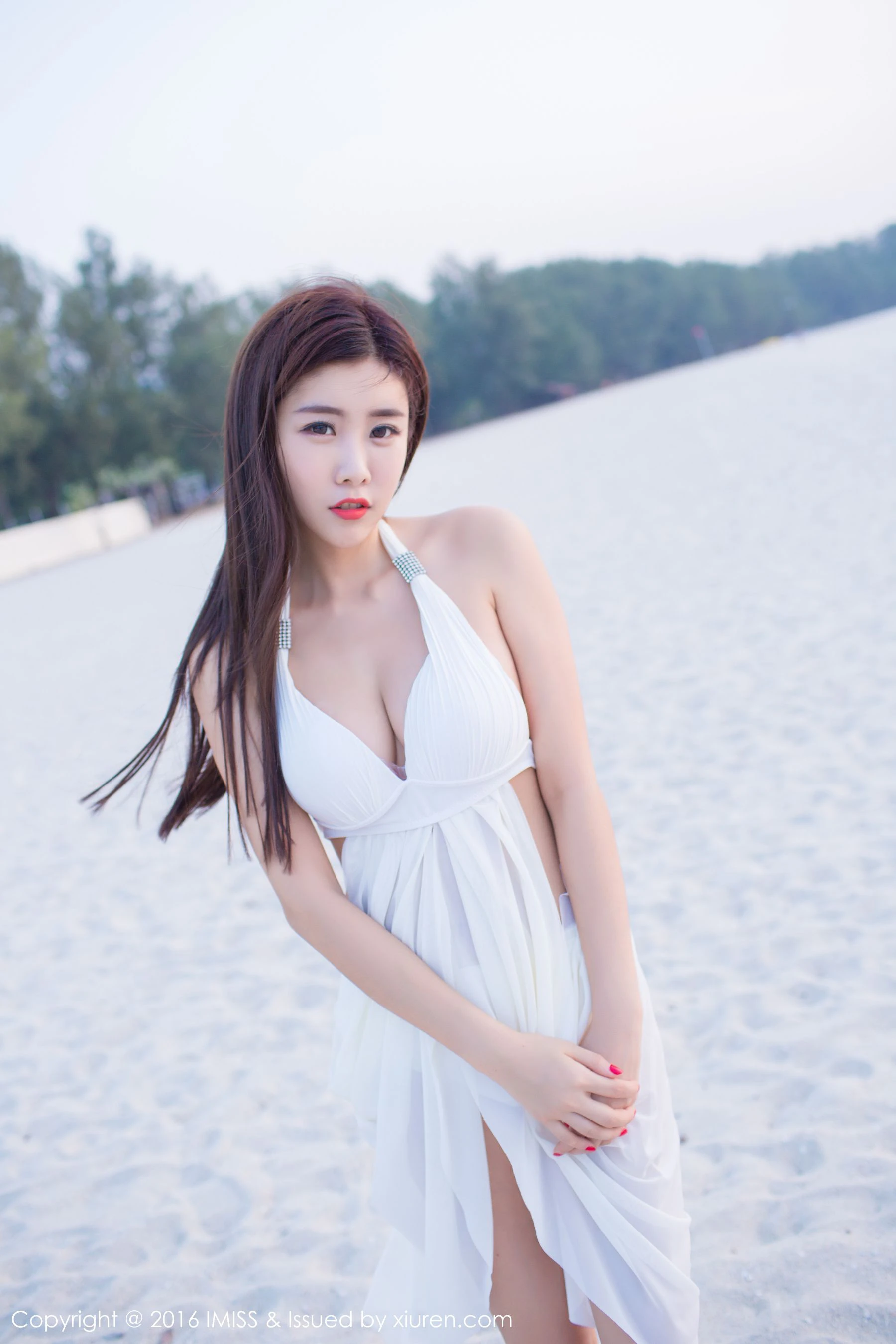 程小烦不烦《粉色装扮+白色裙子外拍》 爱蜜社IMiss Vol.086第14张