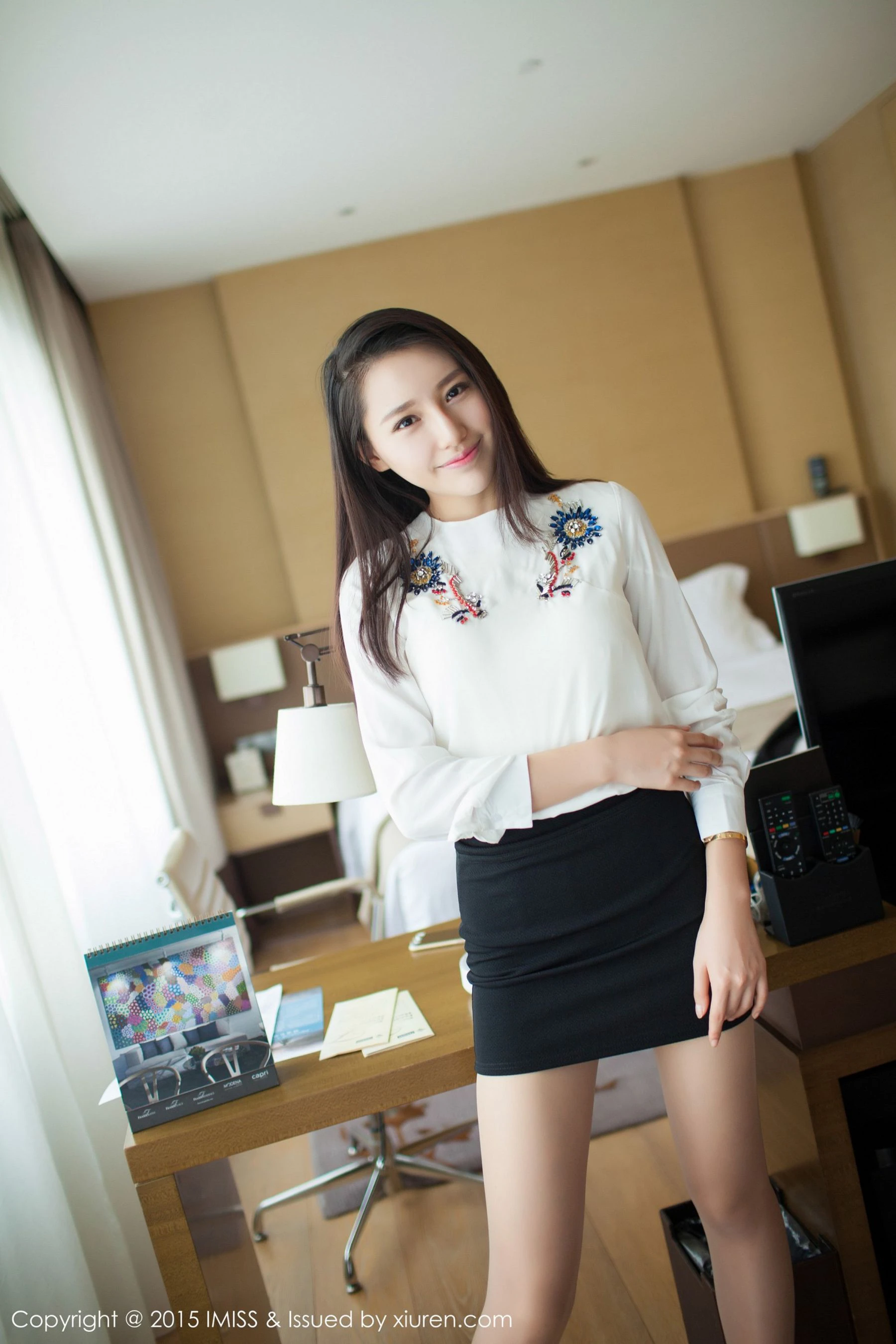 大长腿美女@刘奕宁Lynn《OL美腿丝袜》 爱蜜社IMiss Vol.023第6张