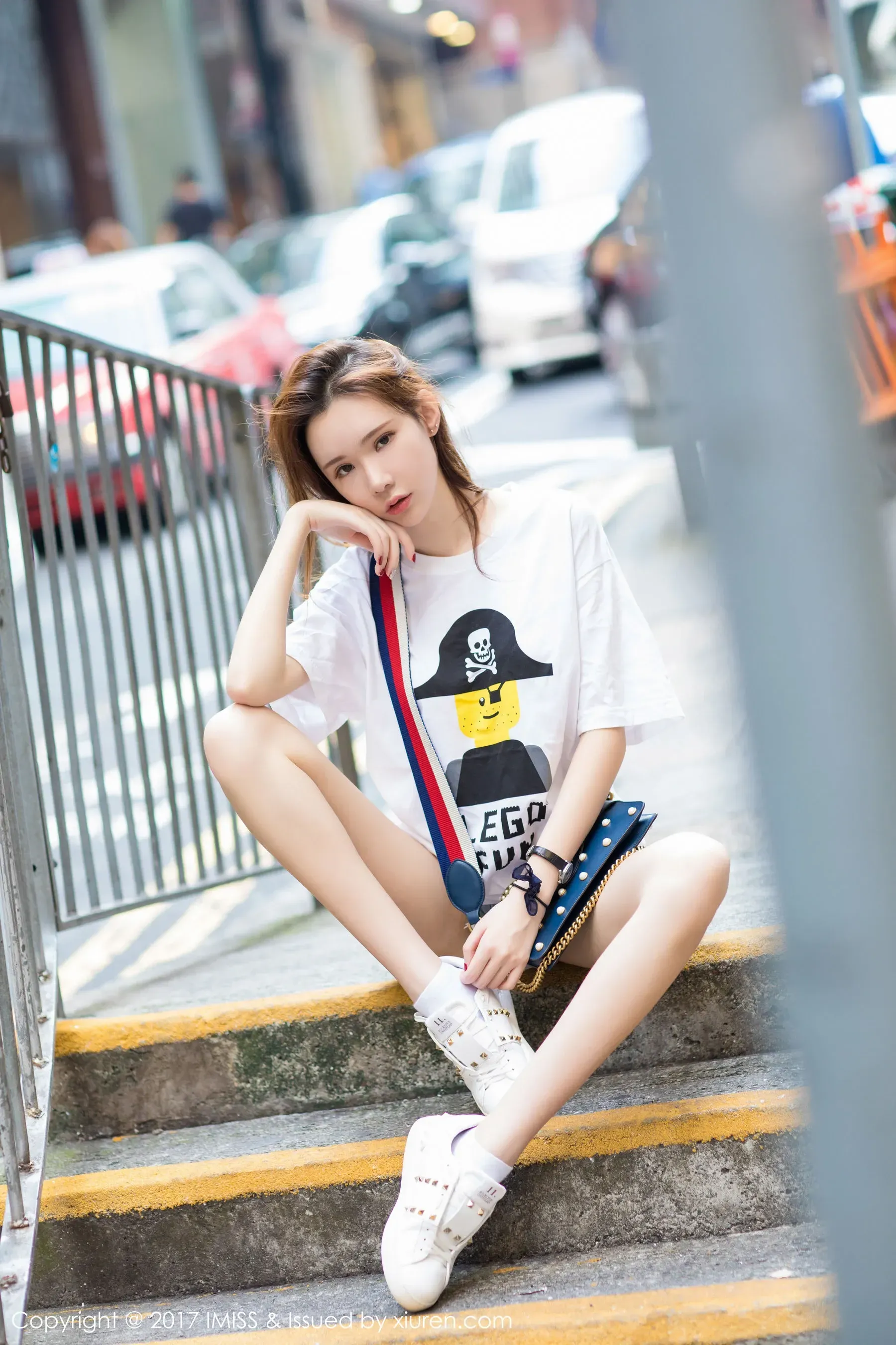 萌琪琪Irene《黑丝美腿+街拍OL萌软妹》 爱蜜社IMiss VOL.199第21张