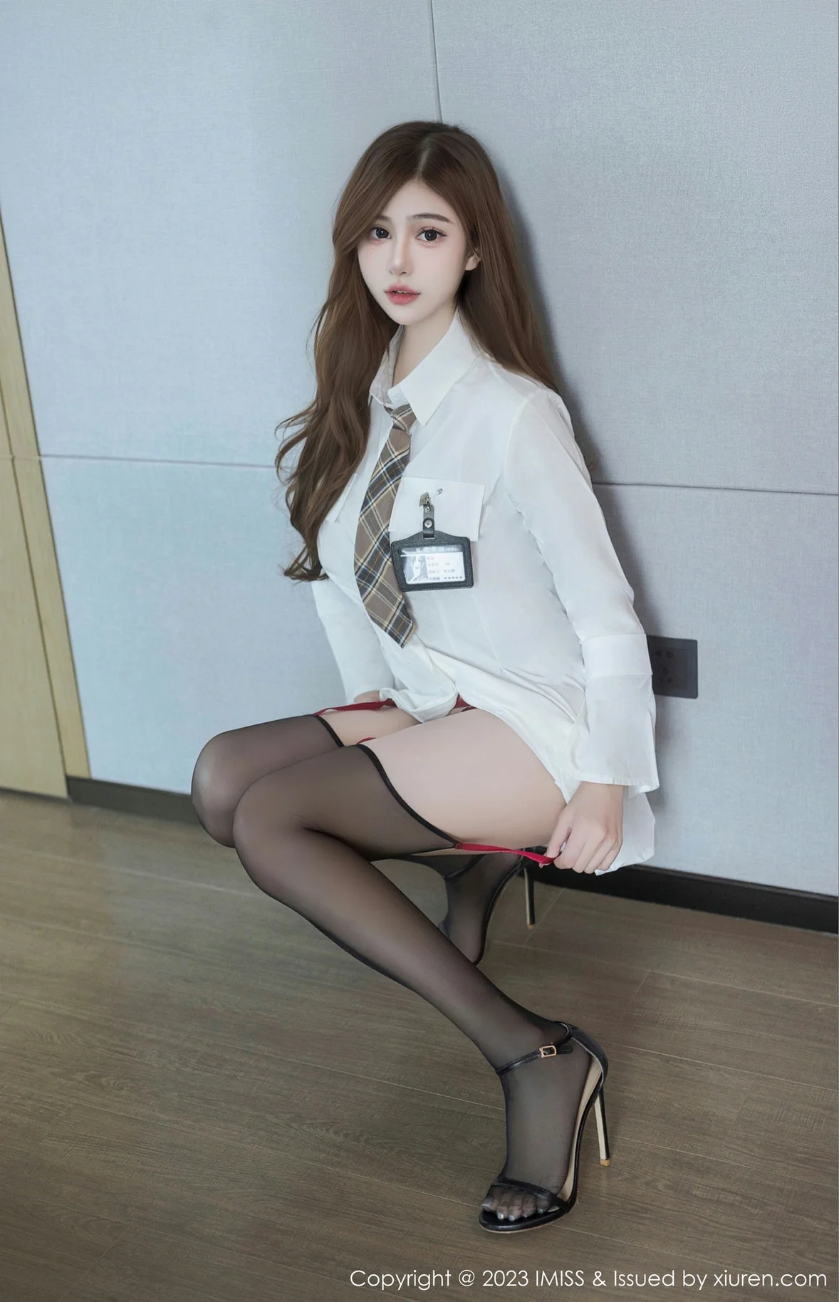  爱蜜社 Vol.741 Lavinia肉肉 魅惑黑丝性感写真 [42P]第5张