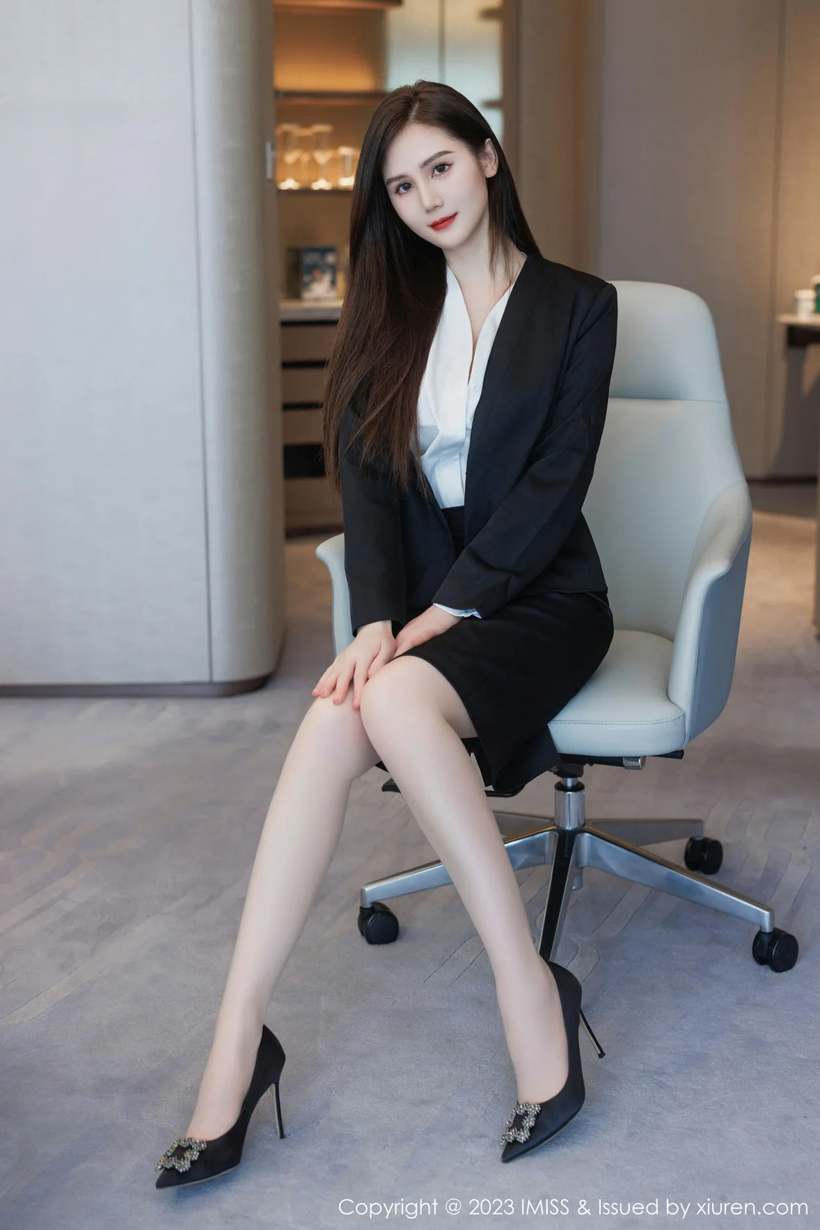  爱蜜社 Vol.739 SISY思 黑色Ol性感写真 [48P]第3张