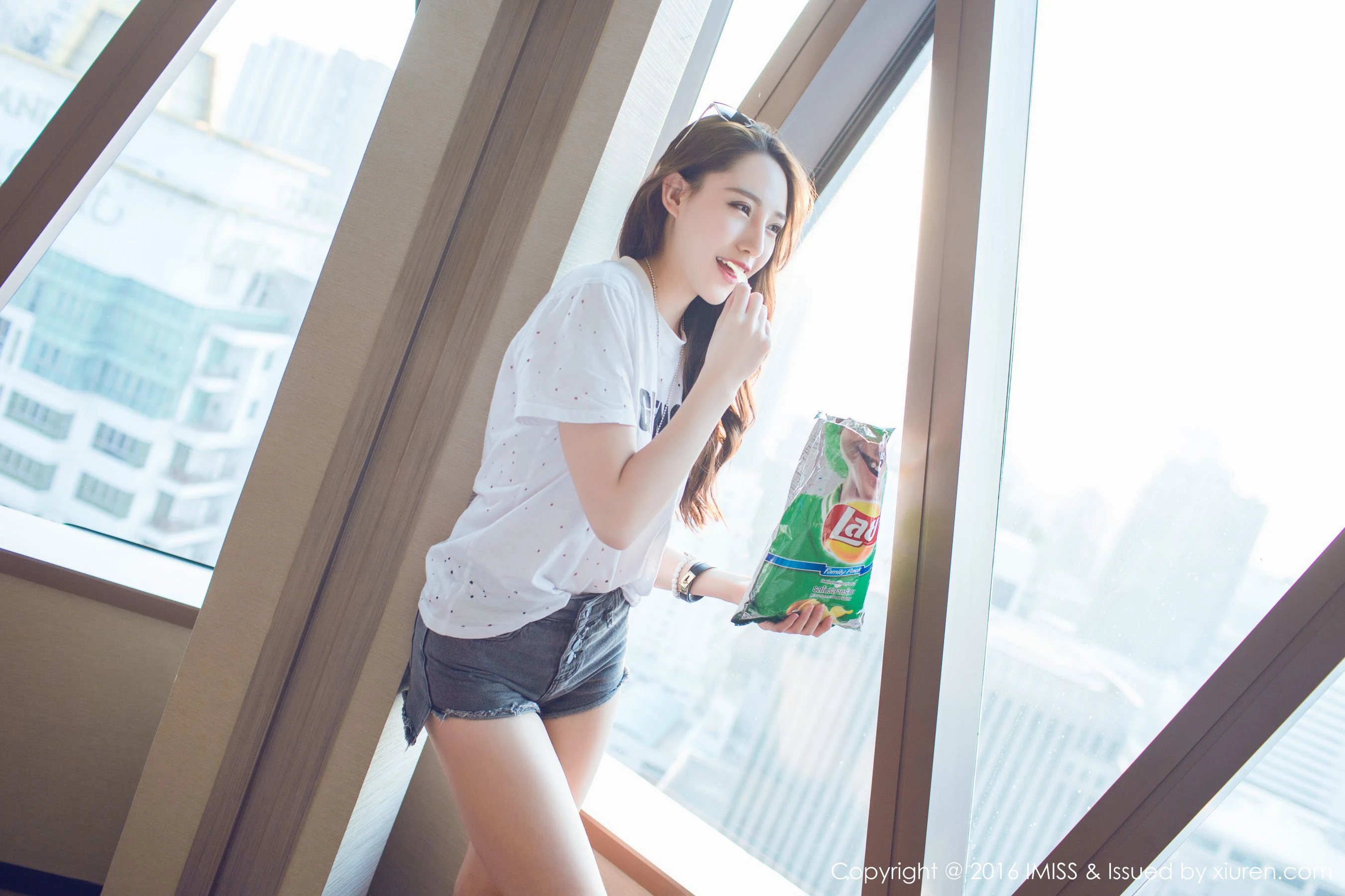 极品长腿美女@刘奕宁Lynn 爱蜜社IMiss Vol.080第1张