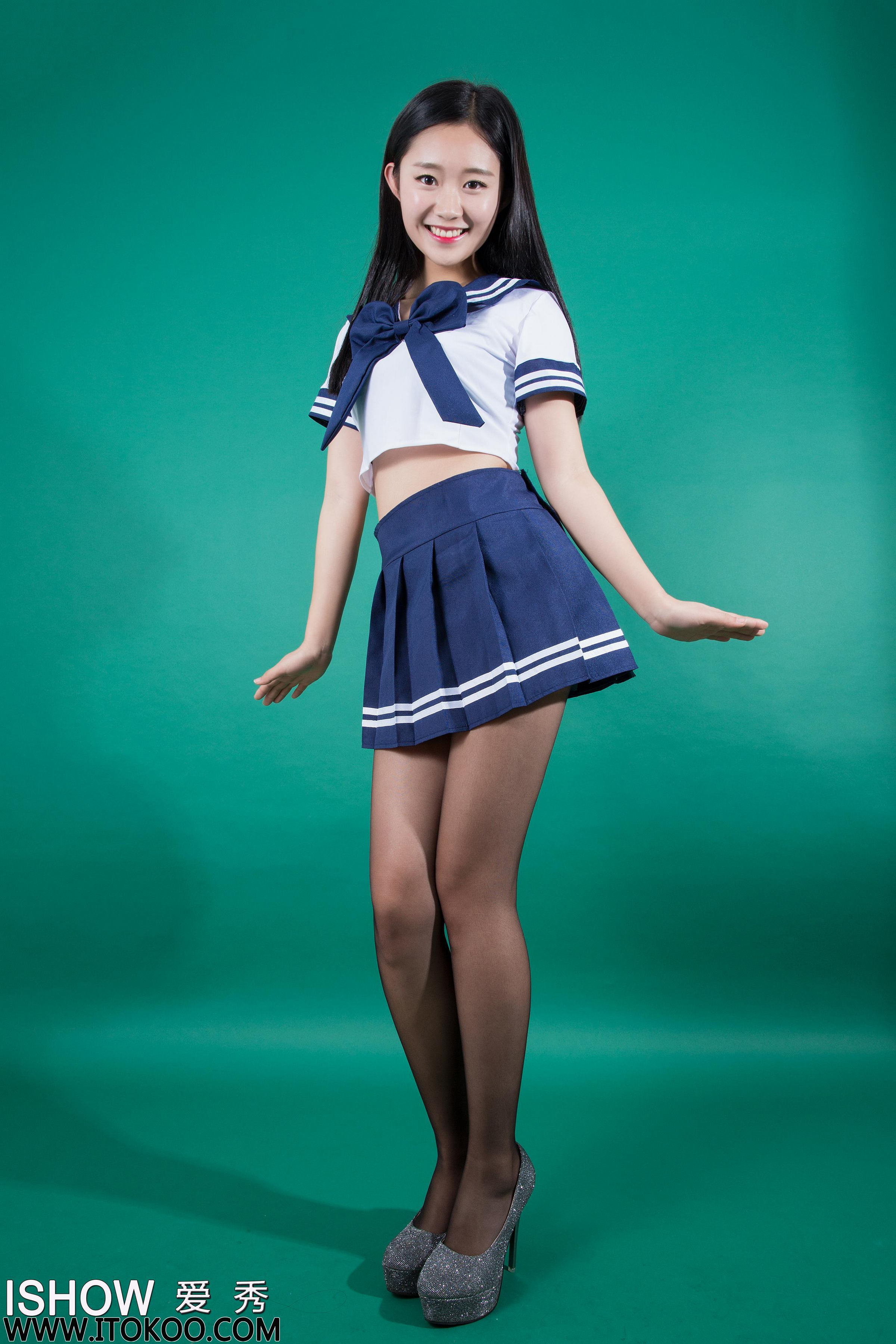 [ISHOW爱秀]蓝白水手学生制服美女Model 樱桃Cherry 黑丝美腿与闪亮高跟性感写真 2016-01-23 No.027第1张