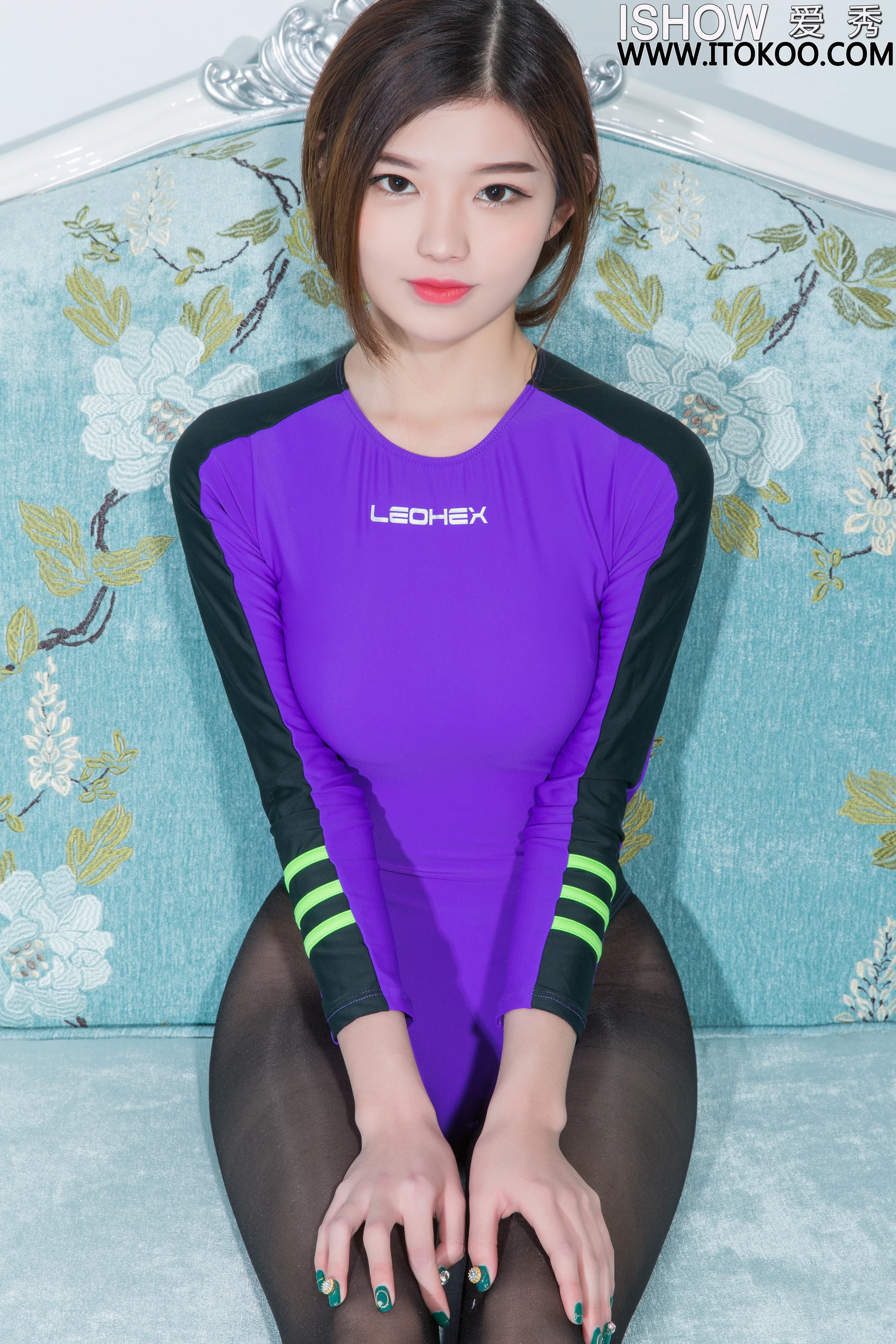 [ISHOW爱秀]NO.221 林沐沐Liny 紫色紧身连体衣加黑色丝袜美腿性感私房写真集第9张
