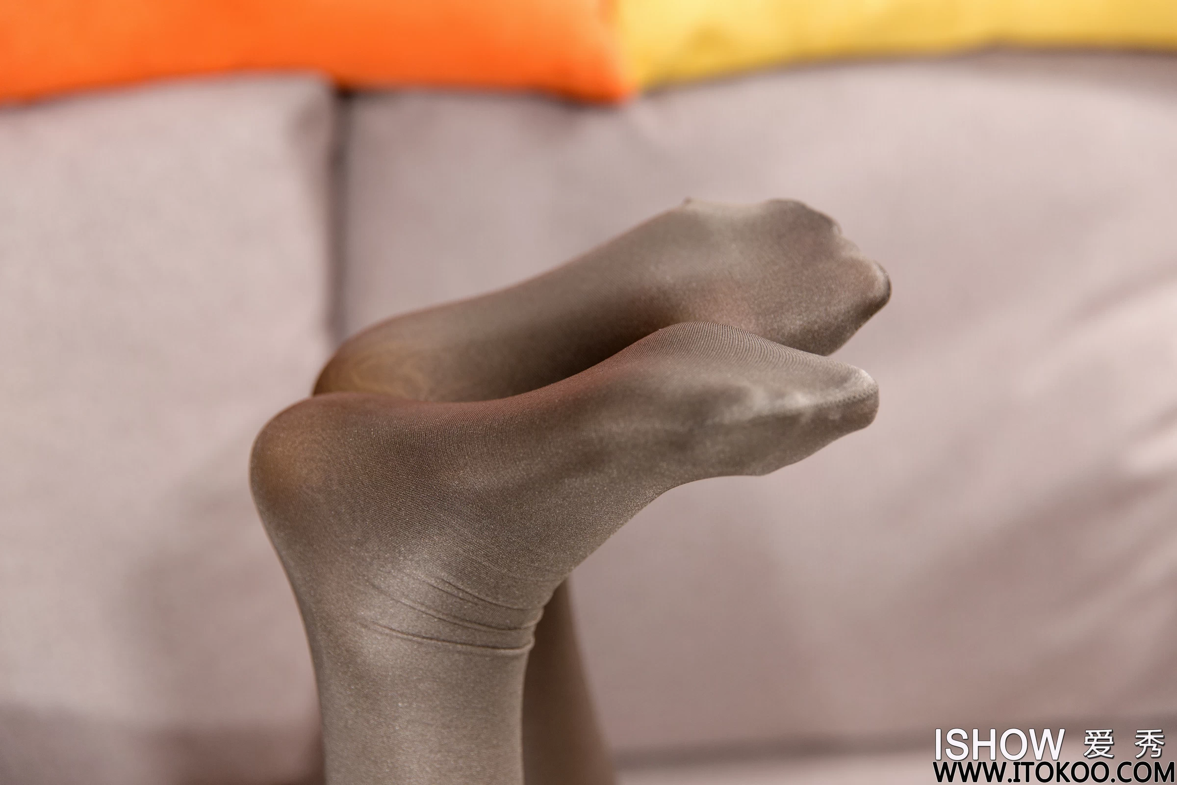 [ISHOW爱秀]NO.344 性感女护士 金丽妍Kyeon 白色情趣制服与蓝色透视旗袍加黑丝美腿私房写真集第8张