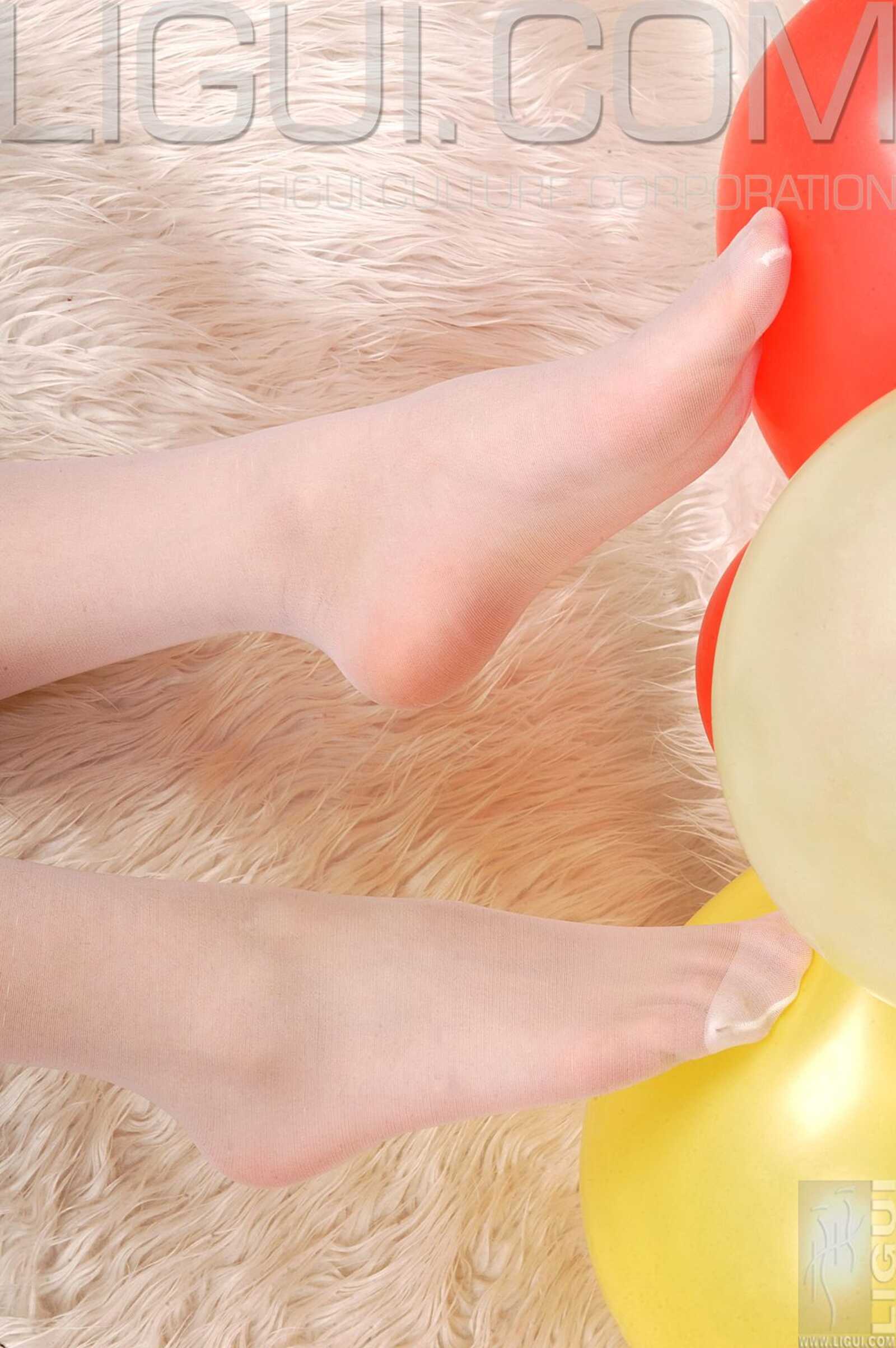 [丽柜LiGui] Model 程海伦 睡衣+白丝美足 写真图片第6张