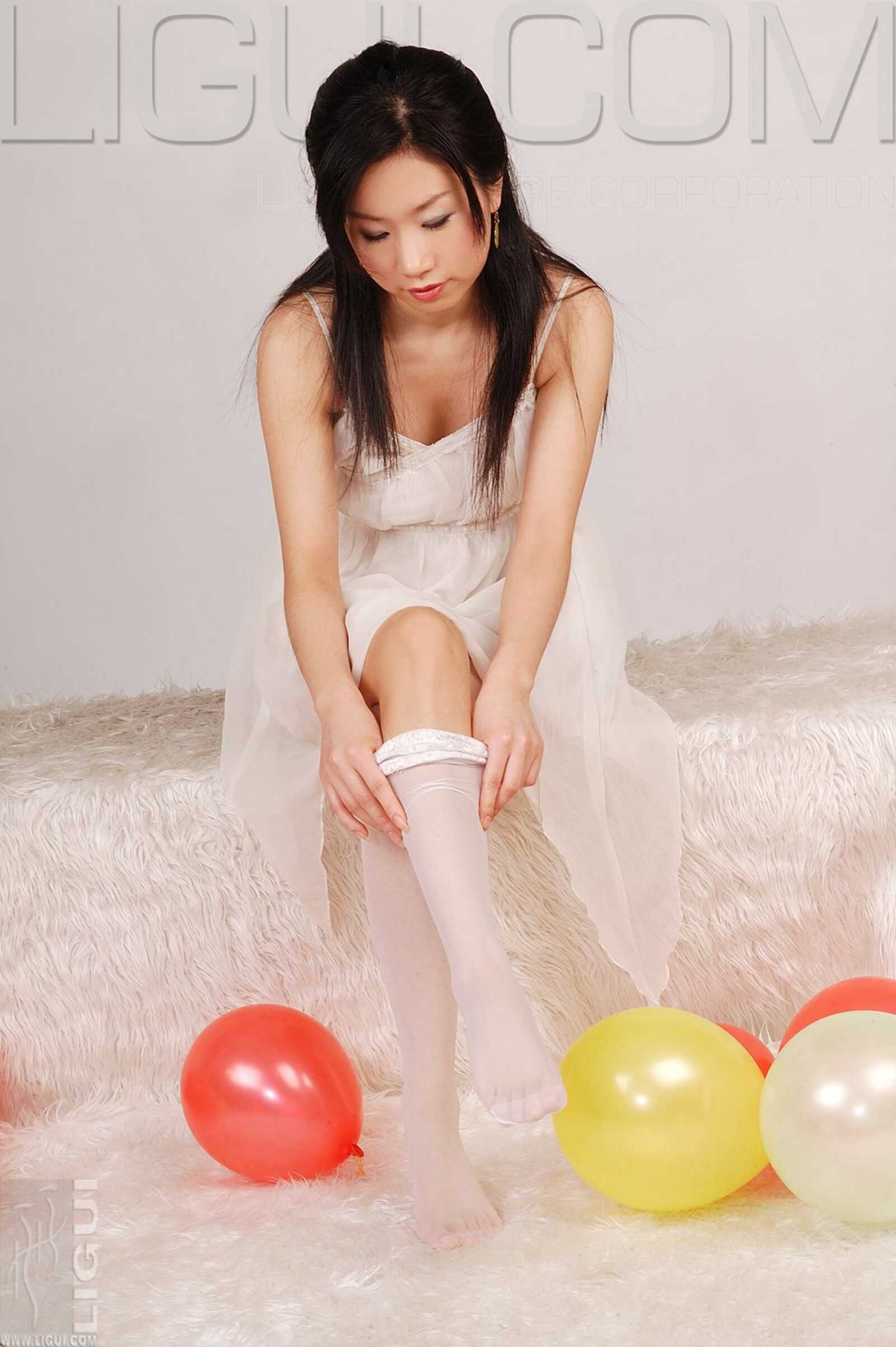 [丽柜LiGui] Model 程海伦 睡衣+白丝美足 写真图片第5张