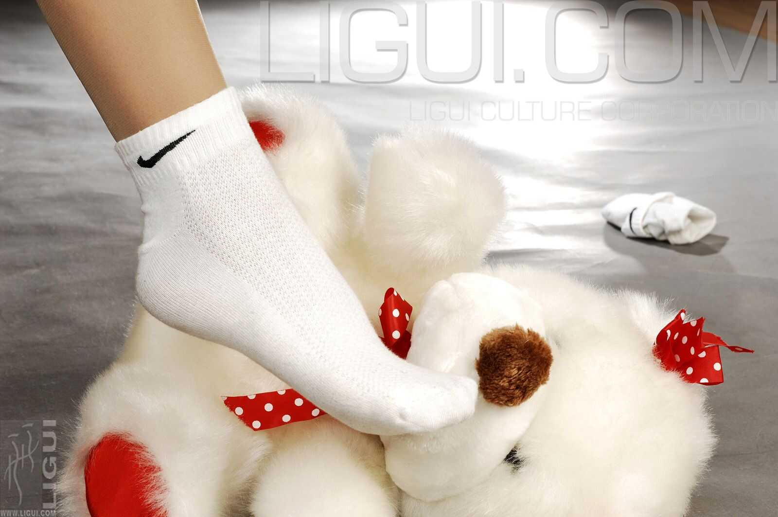 [丽柜LiGui] Model 默默《顽皮的小熊》丝足写真图片第1张