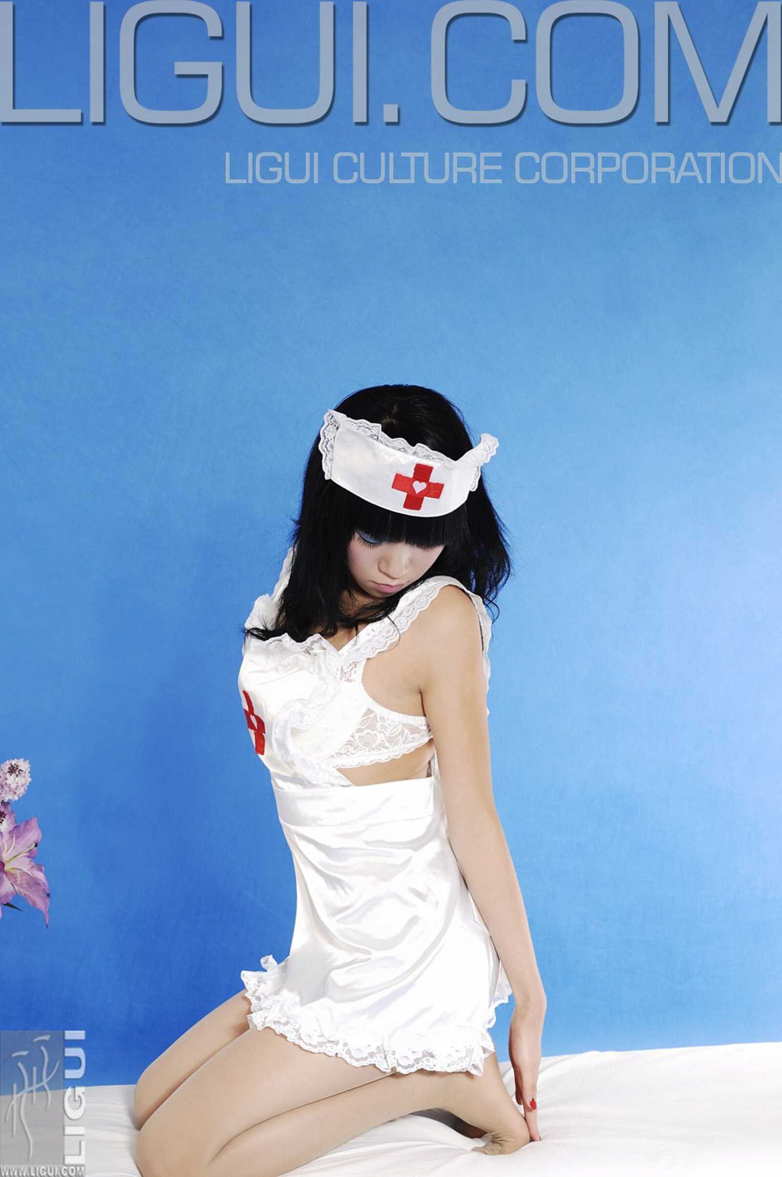 [丽柜LiGui] Model 伊园《肉丝小护士》丝足写真图片第5张