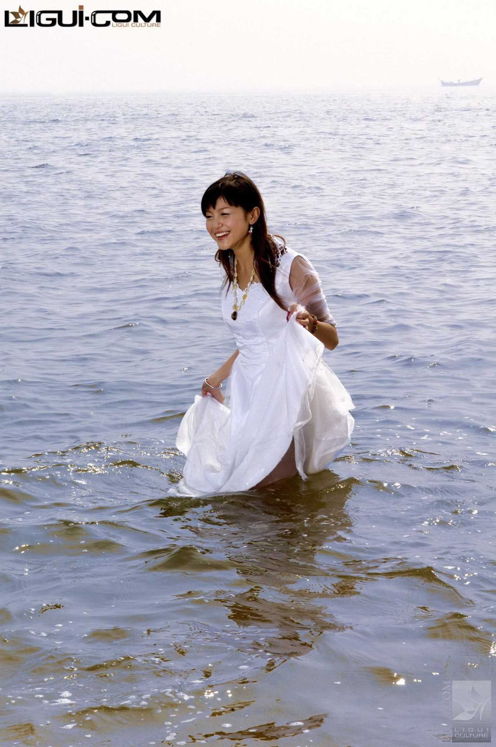 [丽柜LiGui] Model 菲儿《丝袜版白雪公主》丝足写真第6张