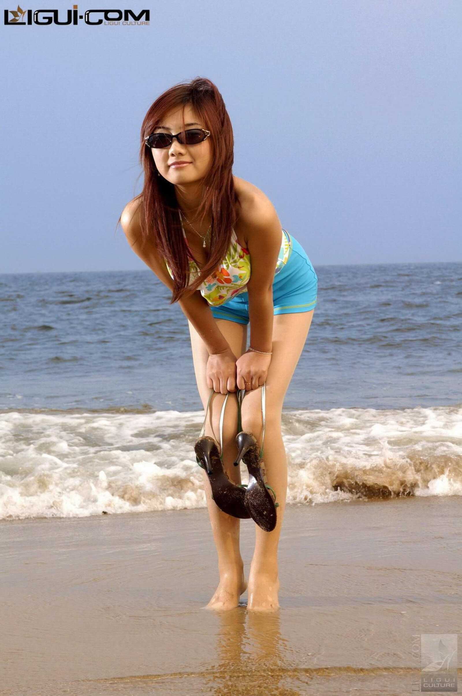 Model 丝丝《海边沙滩美女》 [丽柜LiGui] 丝足写真第1张