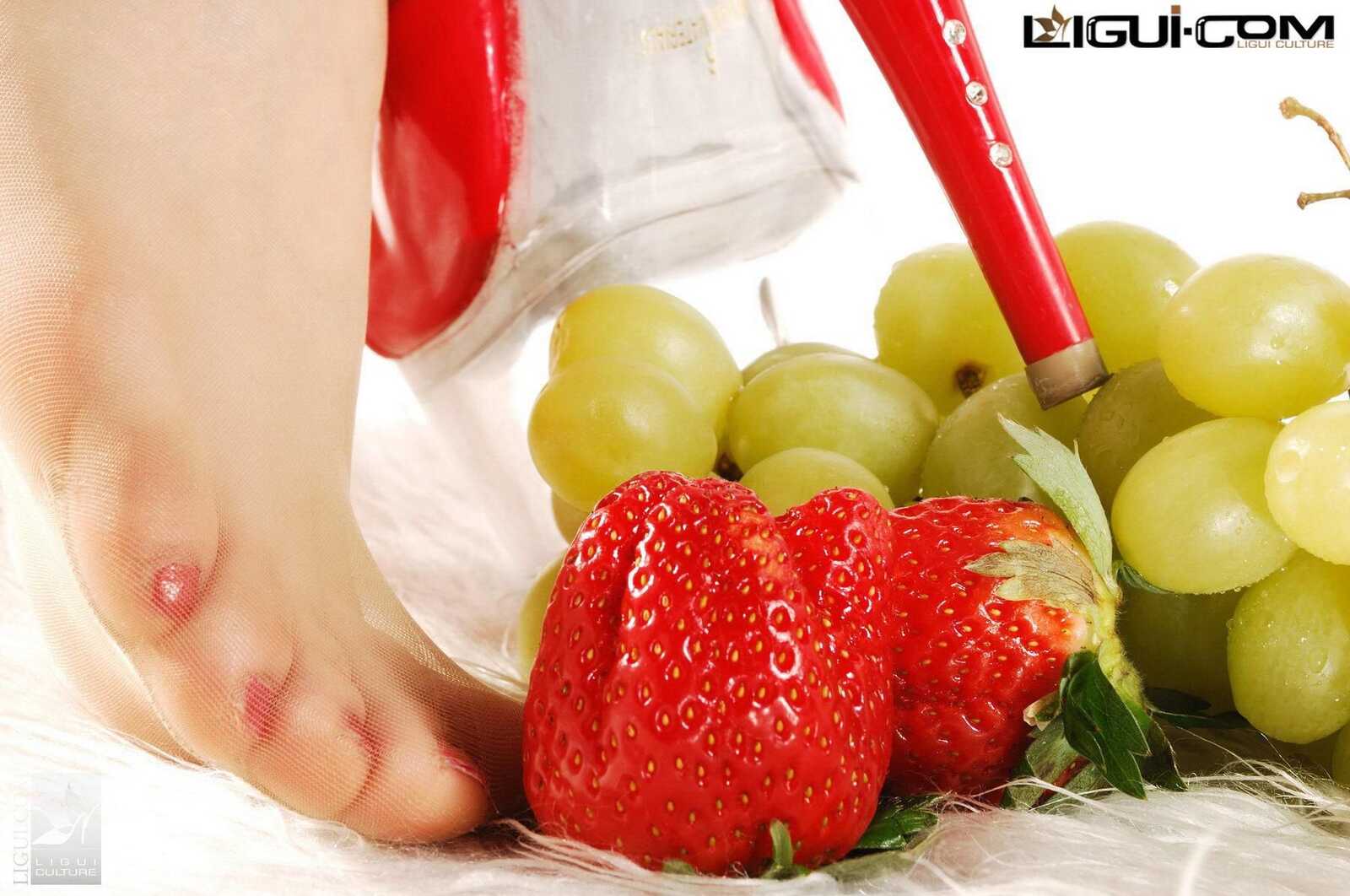 Model 雯雯《秀脚可餐》 [丽柜LiGui] 美足写真图片第4张