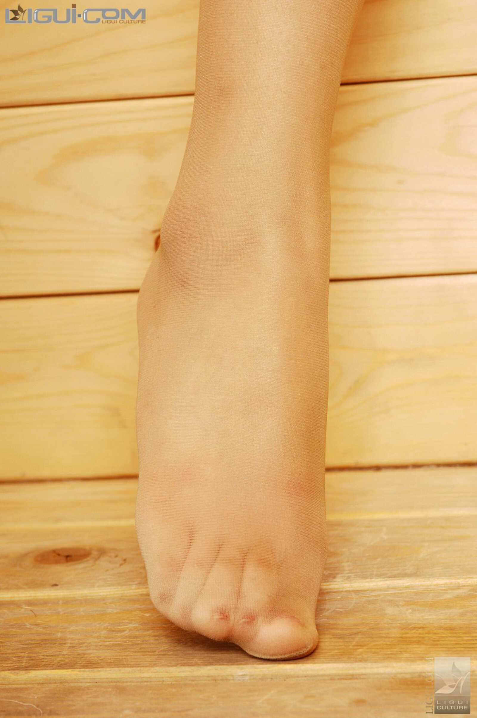 Model 卡鲁鲁《性感可人》 [丽柜LiGui] 丝足写真图第12张