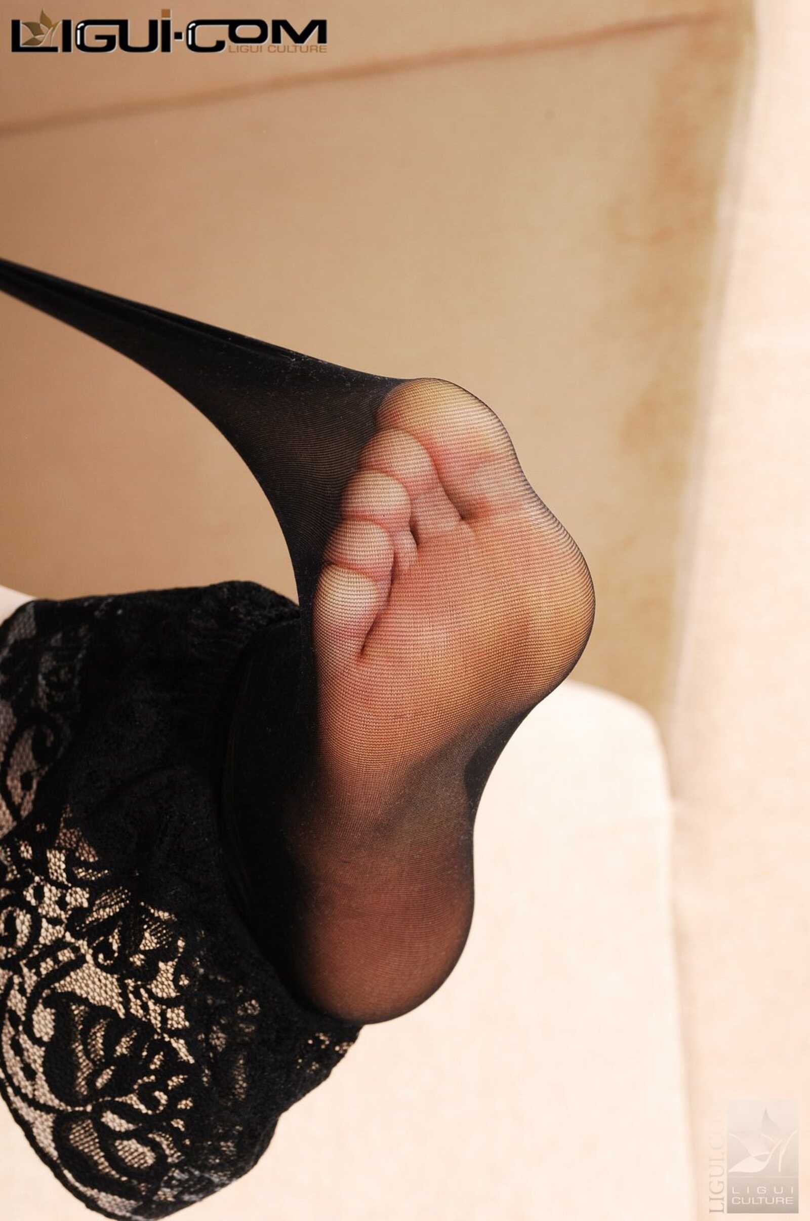 Model 慕子《原生态美女扦袜扯丝秀》 [丽柜LiGui第2张