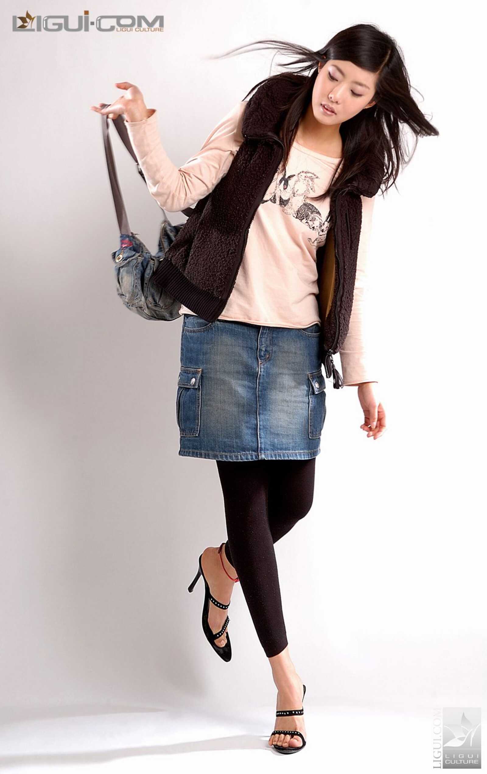 Model 张迪《牛仔短裙玩飘逸》 [丽柜LiGui] 美腿玉第1张