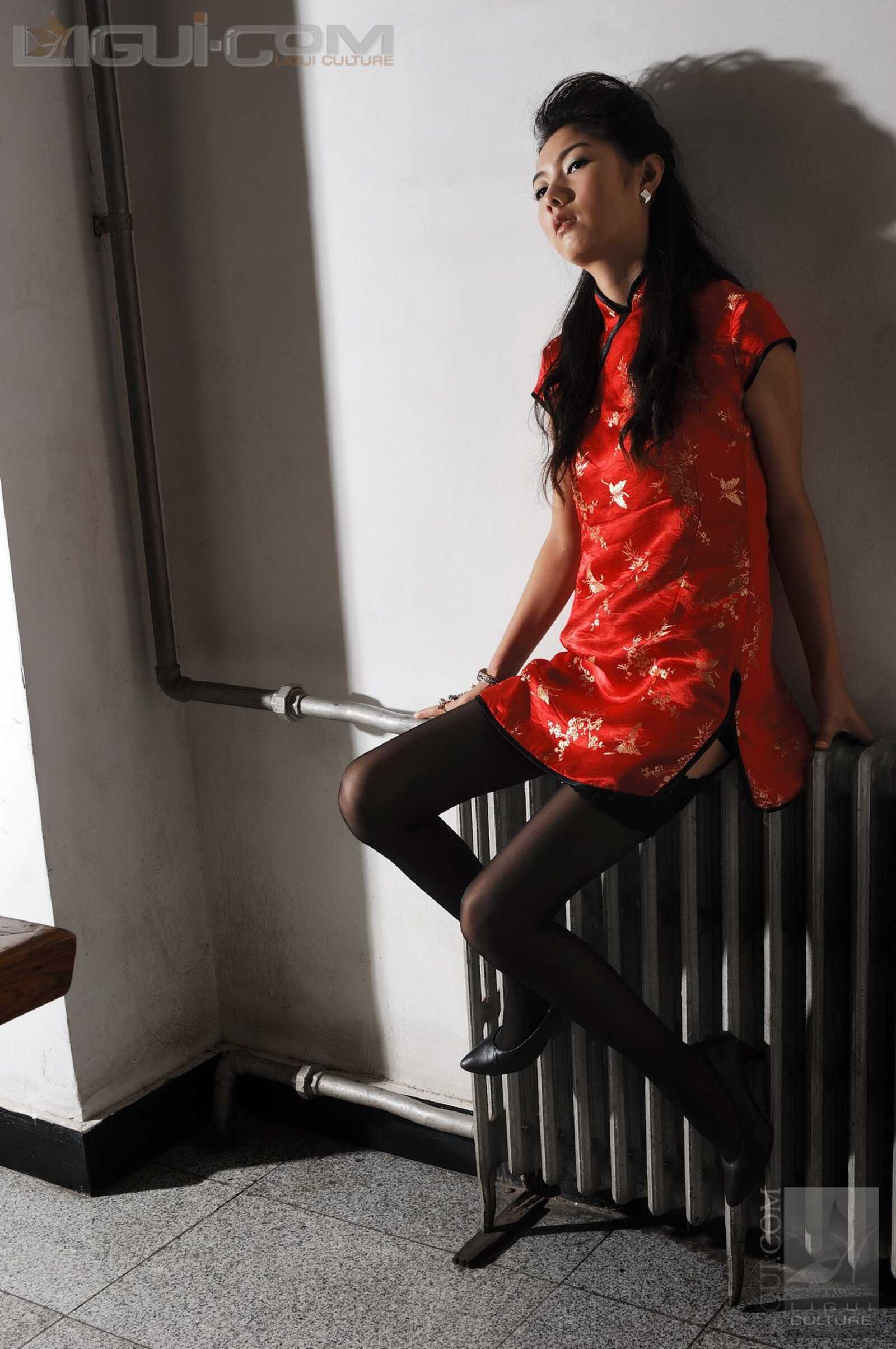 Model 丝丝《电梯口的黑丝高跟》 [丽柜LiGui] 丝足第11张