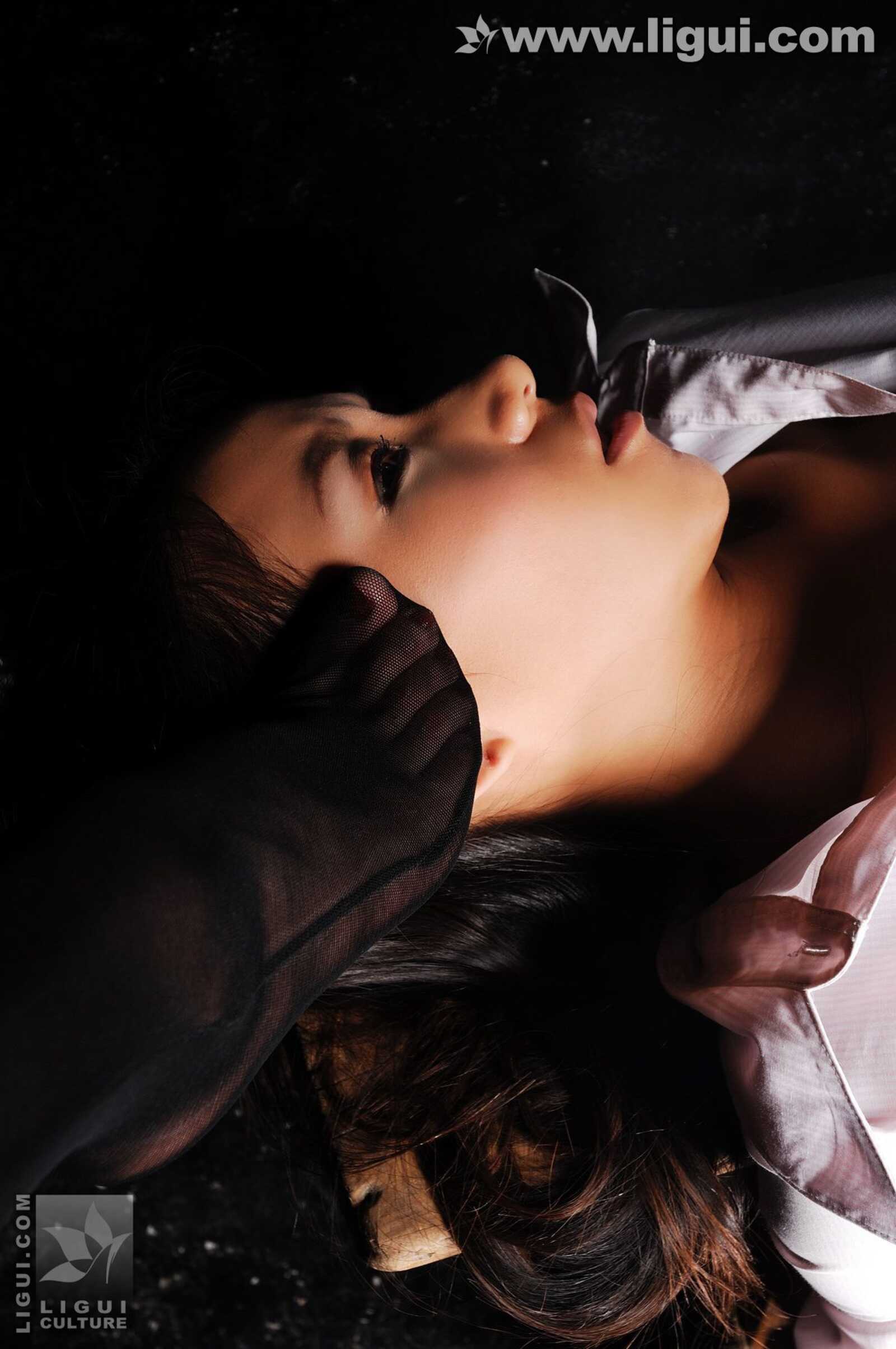 Model 伊园、默默《女人质遭遇撩裙重拷捆绑鞭笞第3张