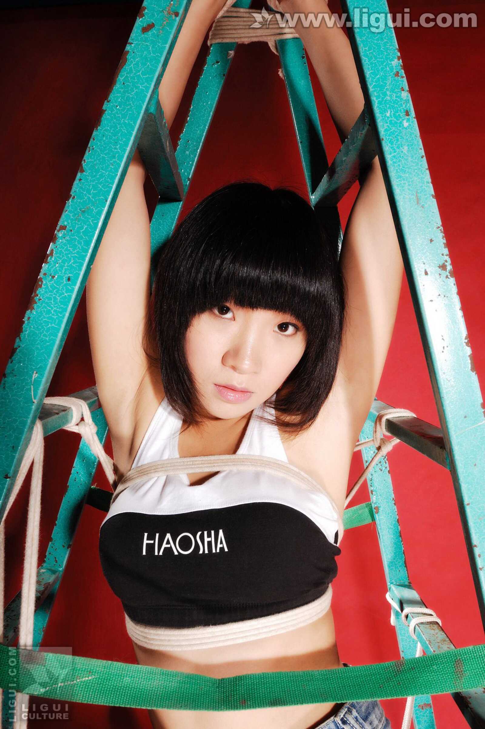 Model 伊园《快节奏围裹俏足美人》 [丽柜美束Li第2张