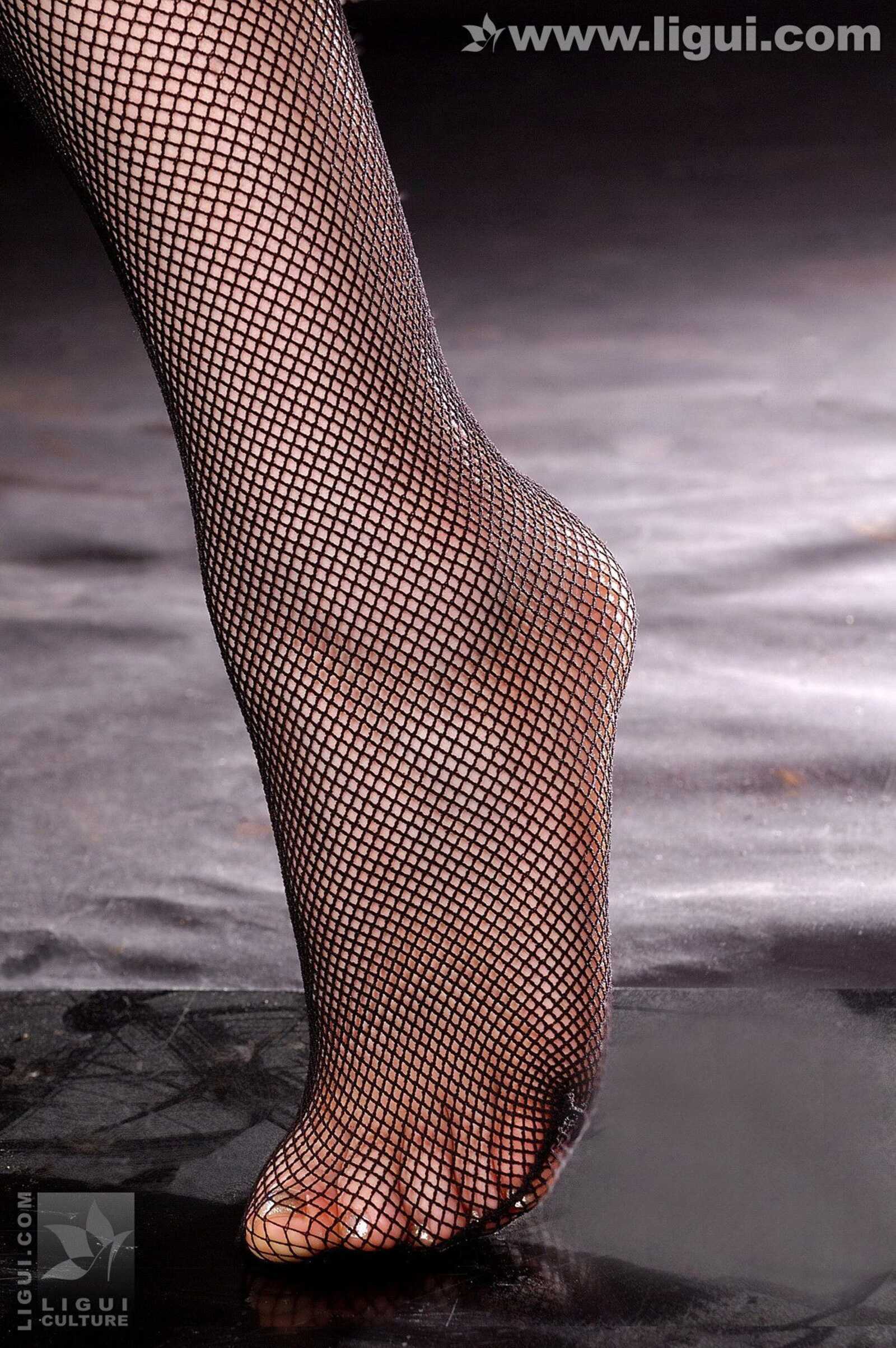 Model 慕子《美袜美腿美丫连足弓也很美!》 [丽柜第1张