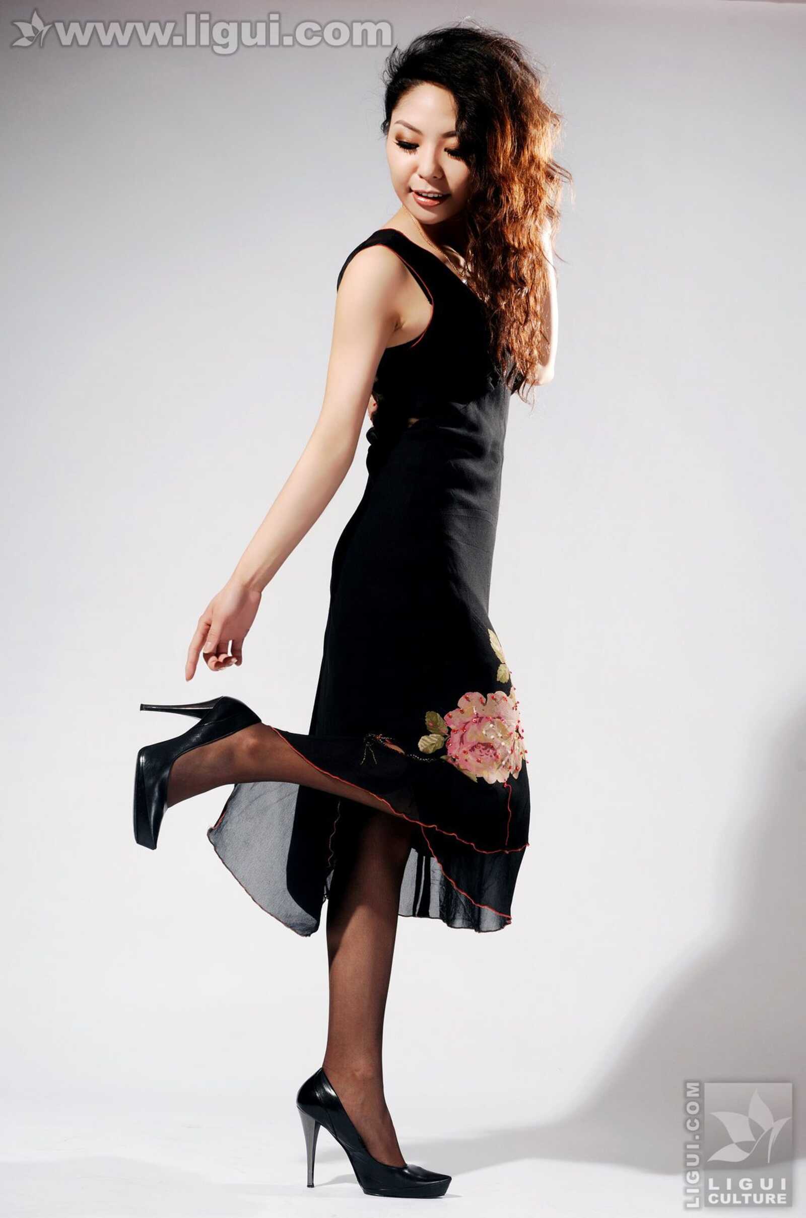 Model 冰清《亮丽熟女的黑色香水情缘》 [丽柜Li第11张