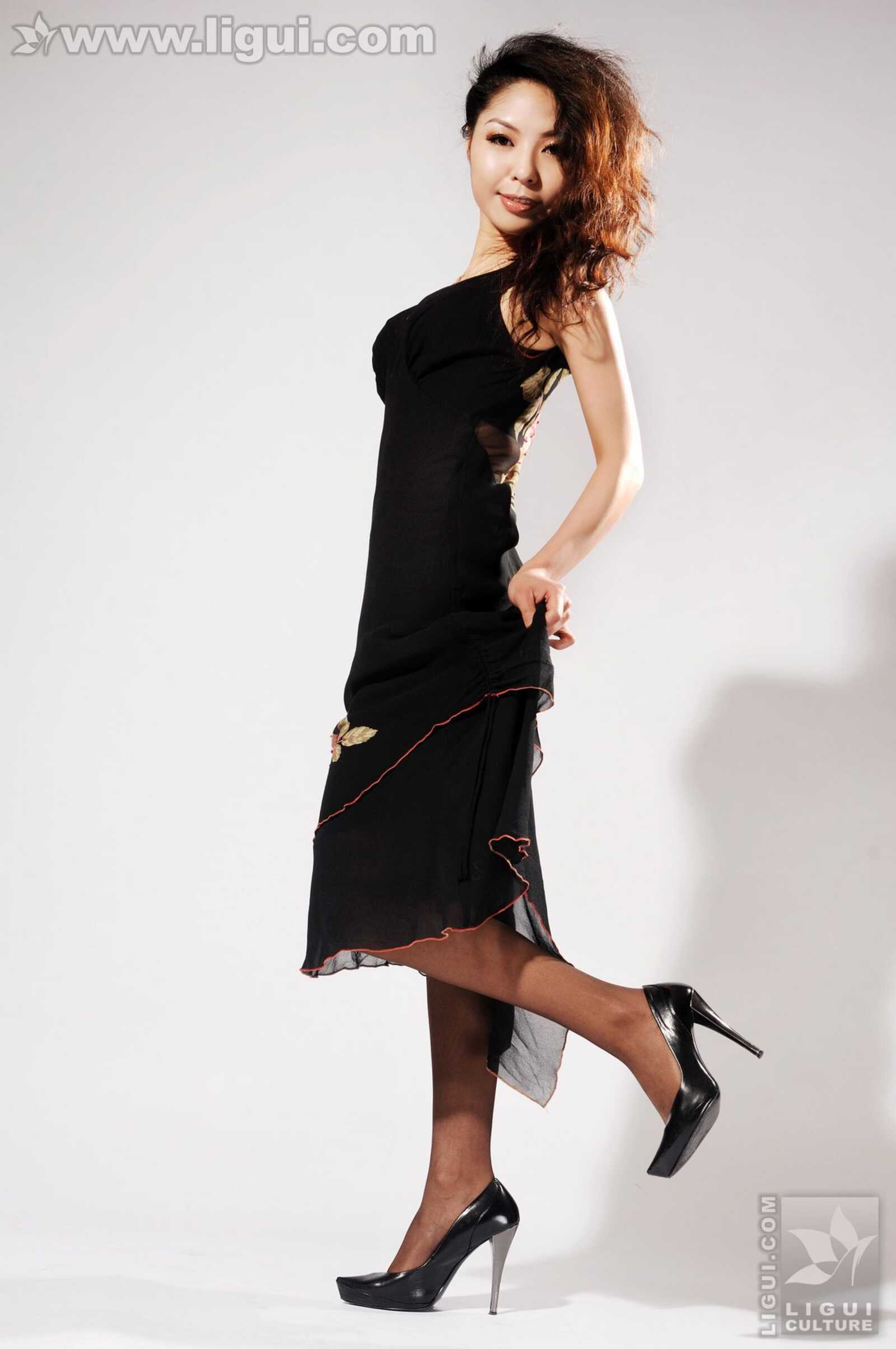 Model 冰清《亮丽熟女的黑色香水情缘》 [丽柜Li第11张