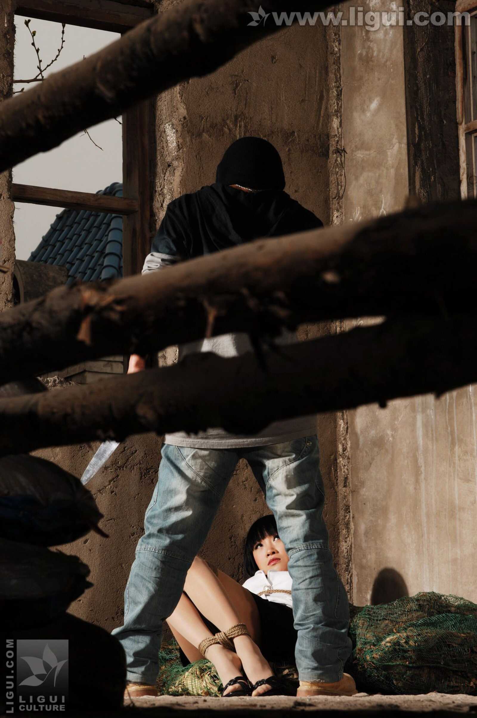 Model 伊园《捆绑中的魅力诱惑风姿》 [丽柜美束第8张