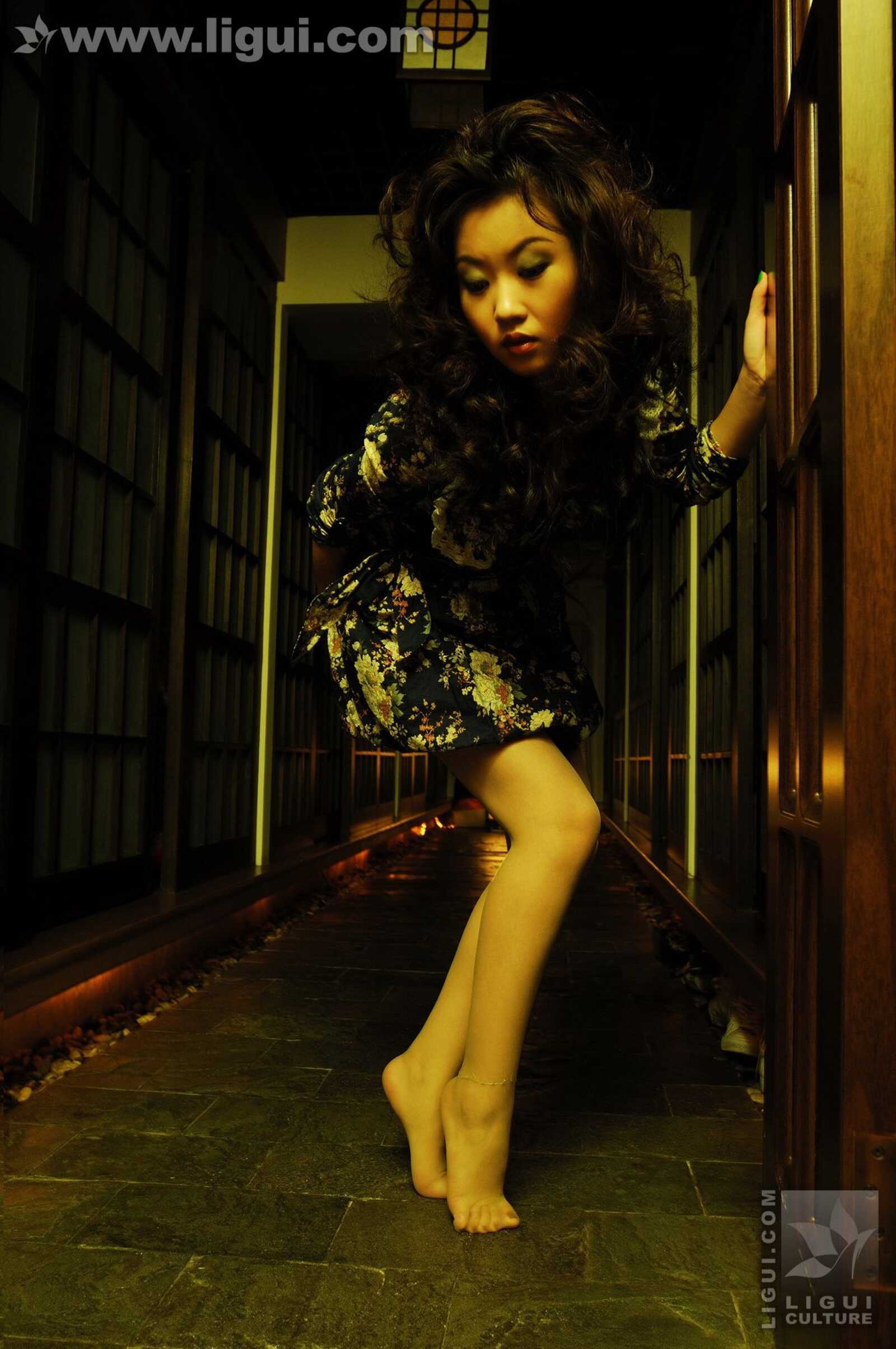 Model 小露露《性感小猫咪》 [丽柜LiGui] 丝足写真第4张