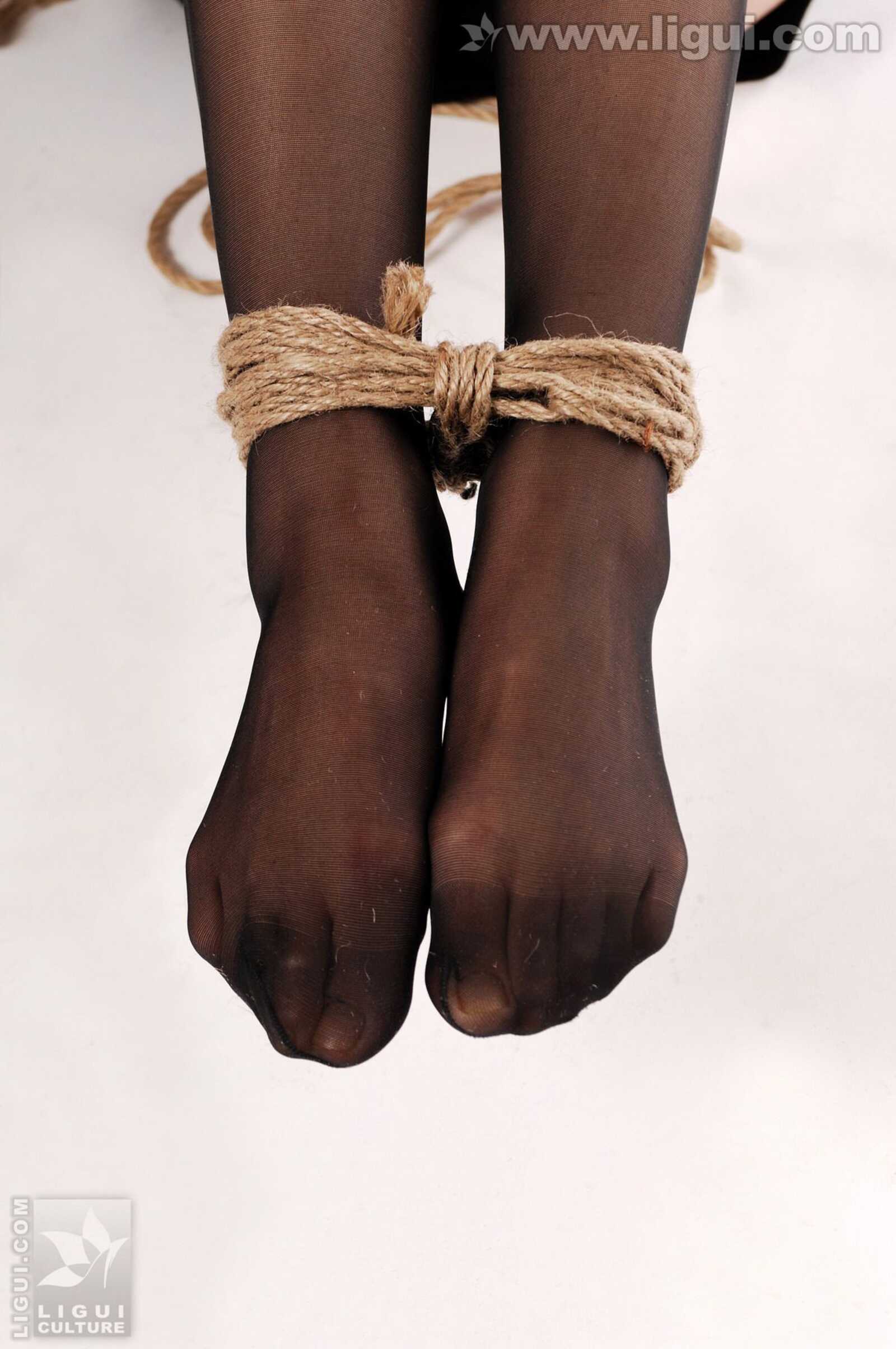 Model 尤丽《冷艳摄魂的丝袜捆绑》 [丽柜美束Li第14张