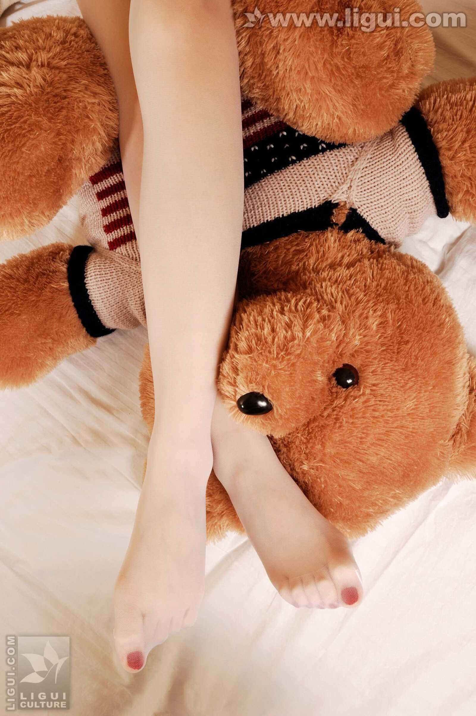 Model 菲菲《大学美少女卧室玩脚》 [丽柜LiGui] 丝第10张