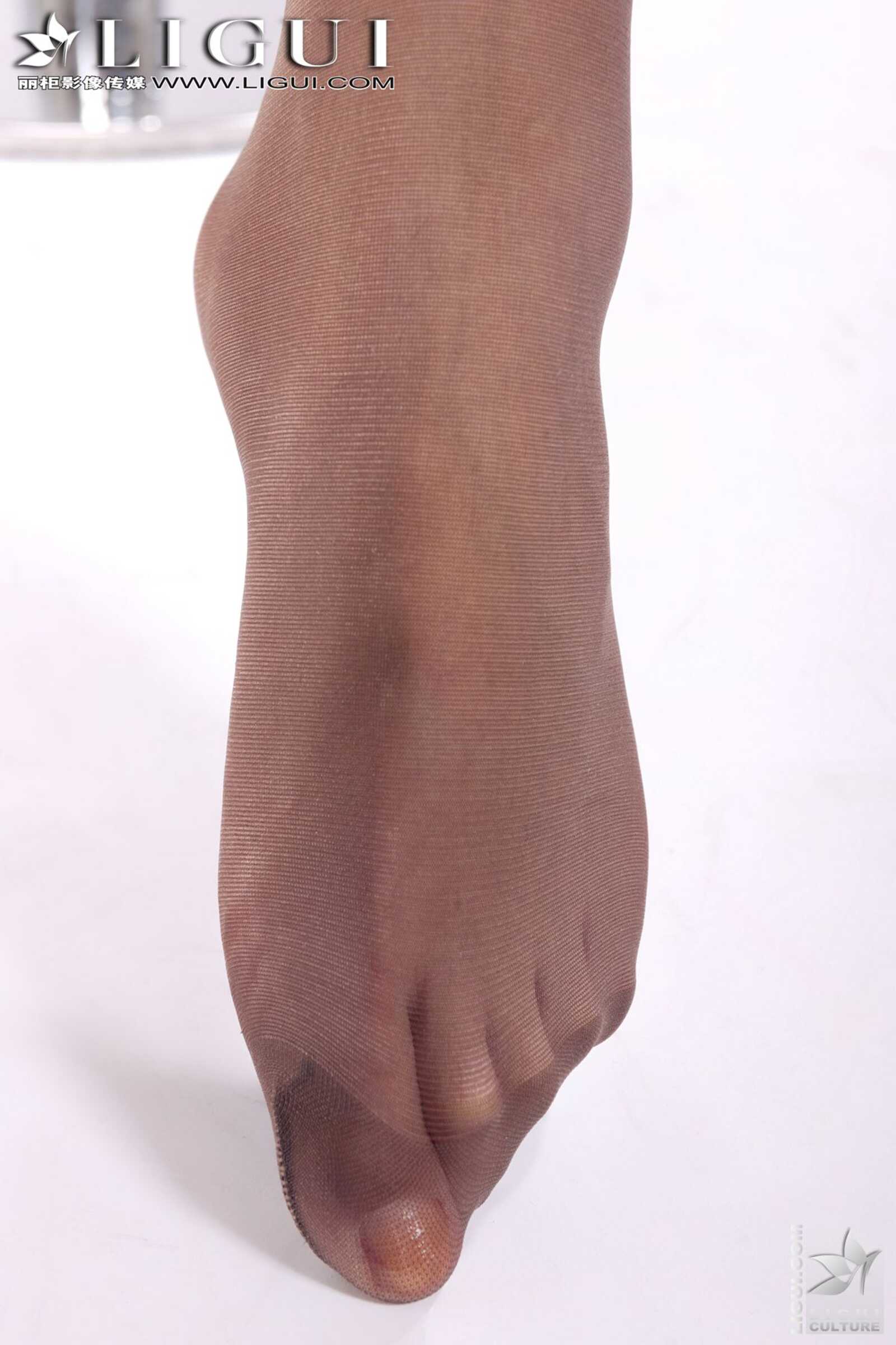 Model 甜甜《灰丝高跟美足》 [丽柜LiGui] 美腿玉足第12张