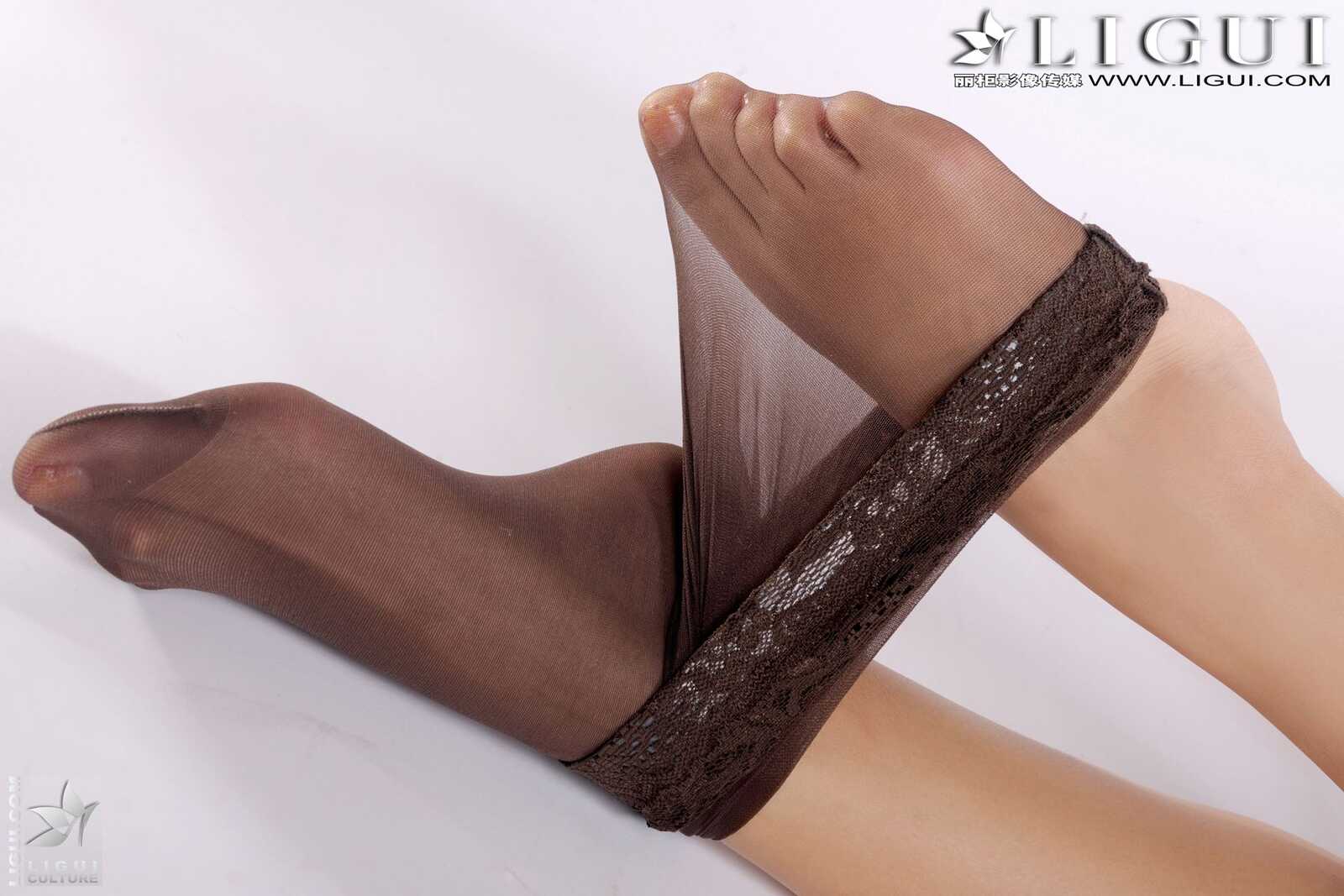 Model 甜甜《灰丝高跟美足》 [丽柜LiGui] 美腿玉足第1张