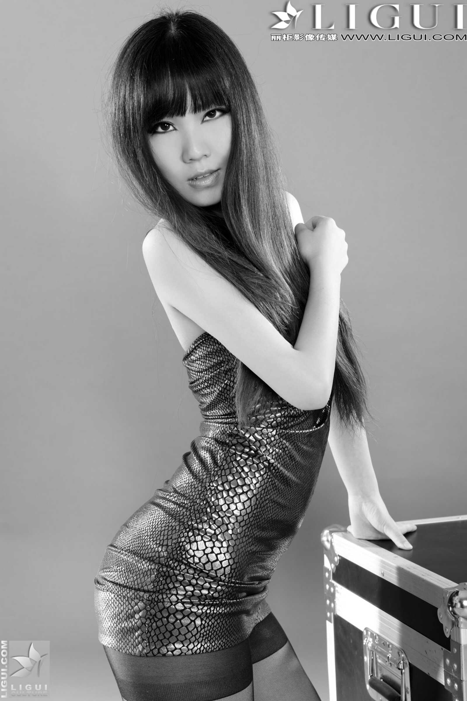 Model 侨侨《黑丝超短裙高跟女郎》 [丽柜LiGui] 美第4张