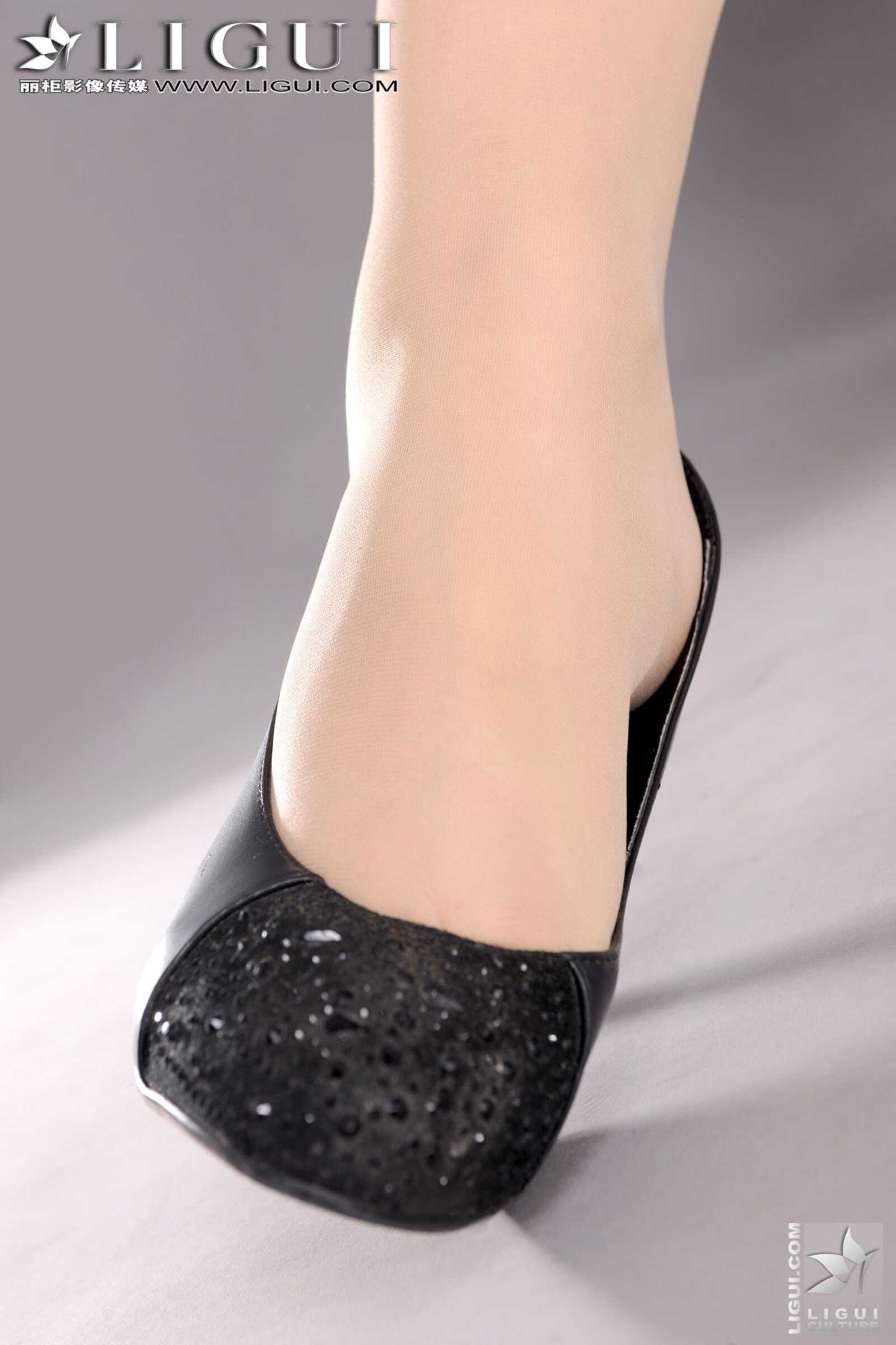 Model 怡萱《职场丽人肉丝袜美足》 [丽柜LiGui] 美第6张