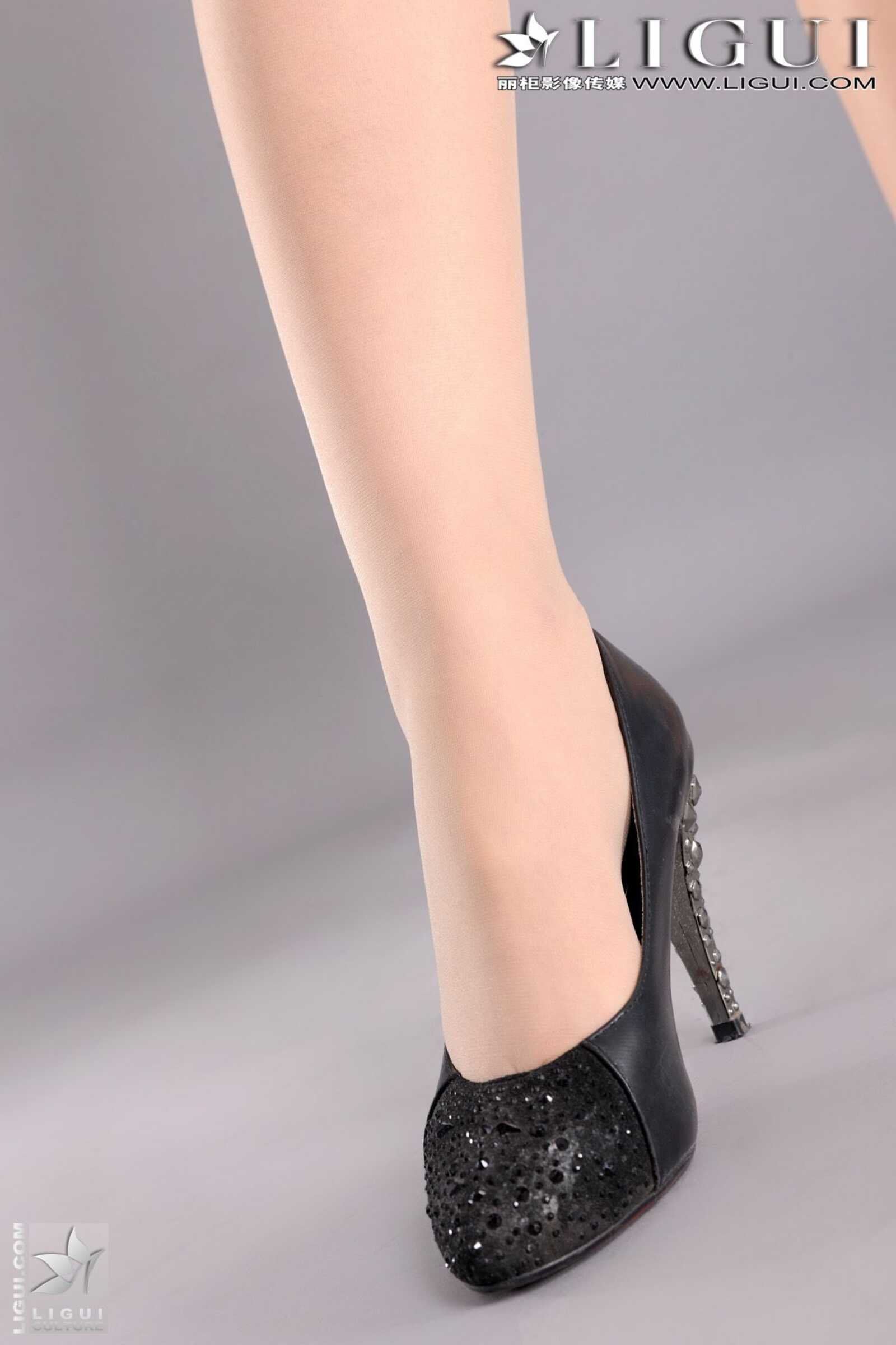 Model 怡萱《职场丽人肉丝袜美足》 [丽柜LiGui] 美第16张