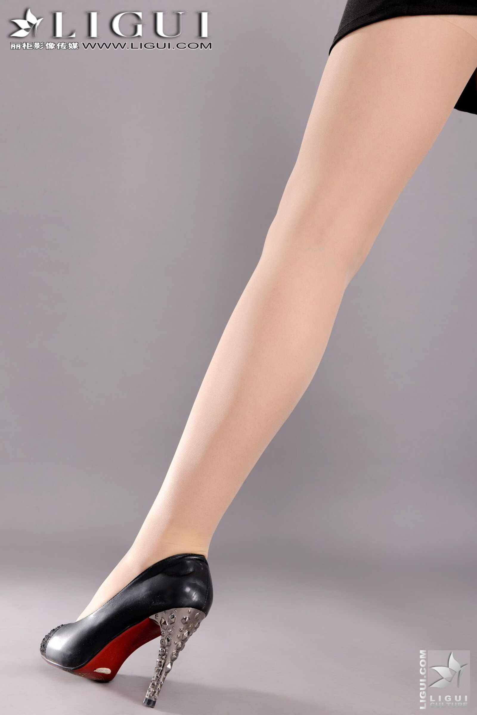 Model 怡萱《职场丽人肉丝袜美足》 [丽柜LiGui] 美第14张