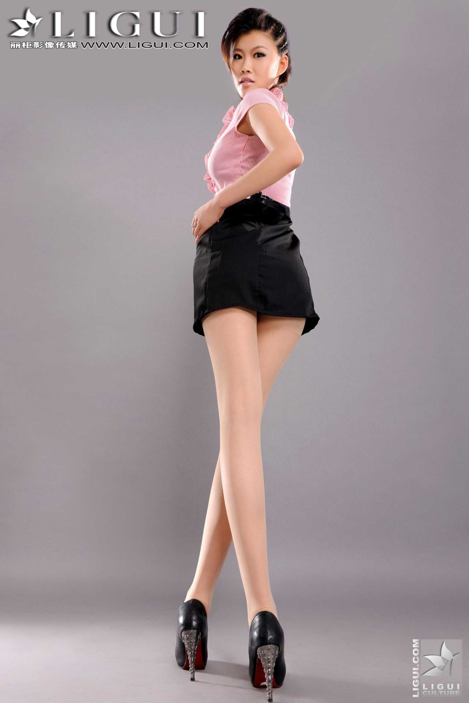 Model 怡萱《职场丽人肉丝袜美足》 [丽柜LiGui] 美第14张