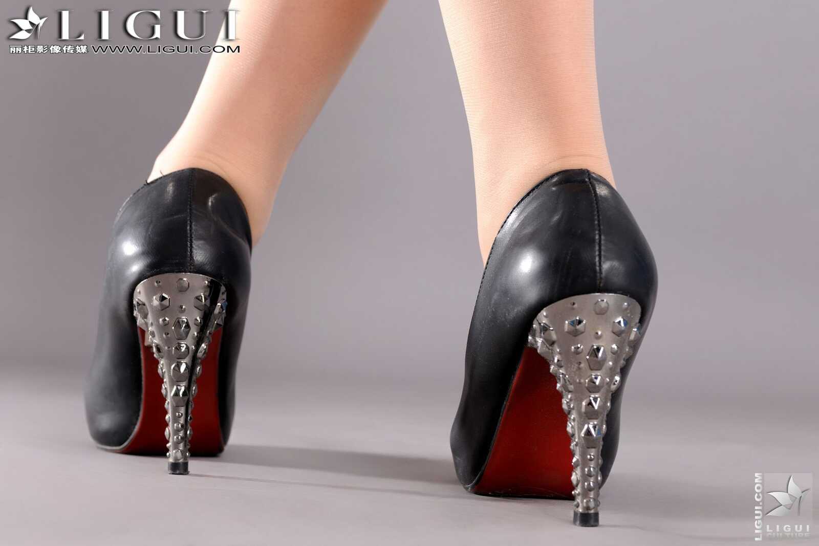 Model 怡萱《职场丽人肉丝袜美足》 [丽柜LiGui] 美第13张