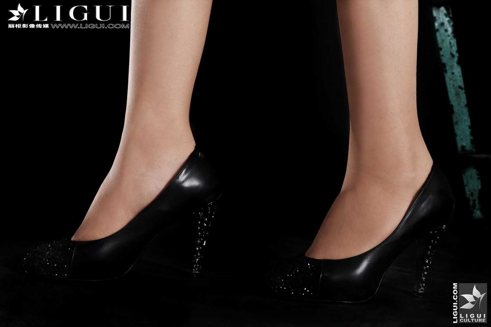 Model 怡萱《俏丽的女警》 上下合集 [丽柜LiGui] 美第12张