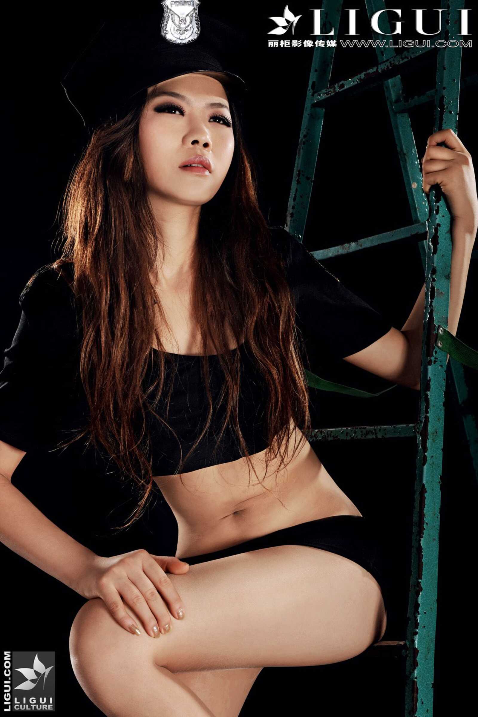 Model 怡萱《俏丽的女警》 上下合集 [丽柜LiGui] 美第12张