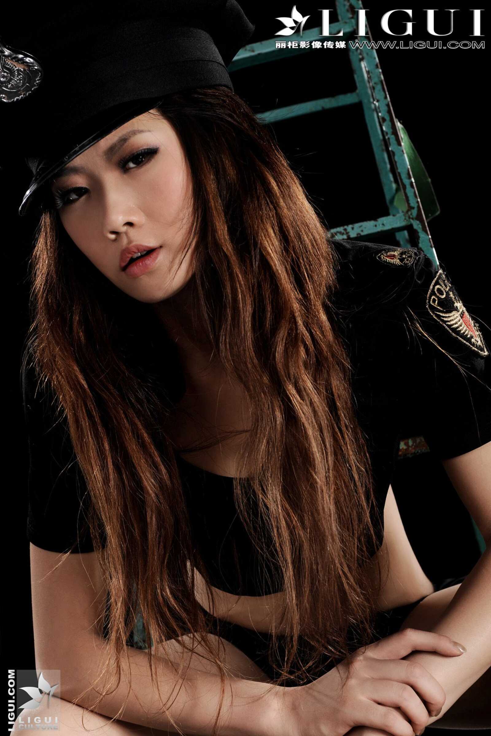 Model 怡萱《俏丽的女警》 上下合集 [丽柜LiGui] 美第5张