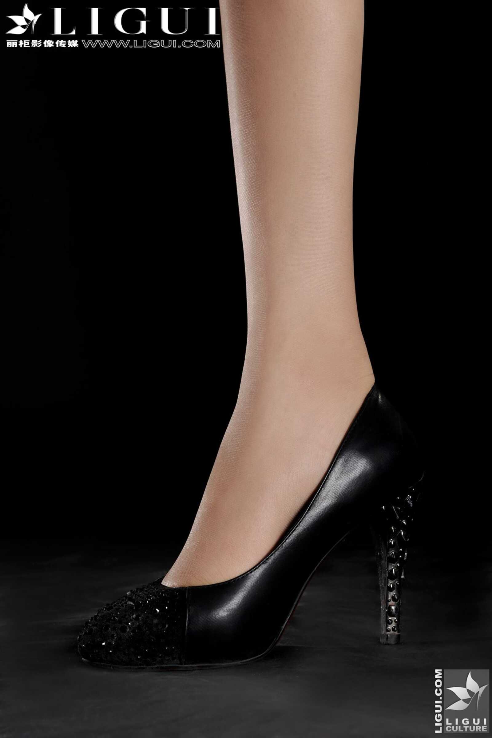 Model 怡萱《迷人的家庭女教師》上中下合集版第16张