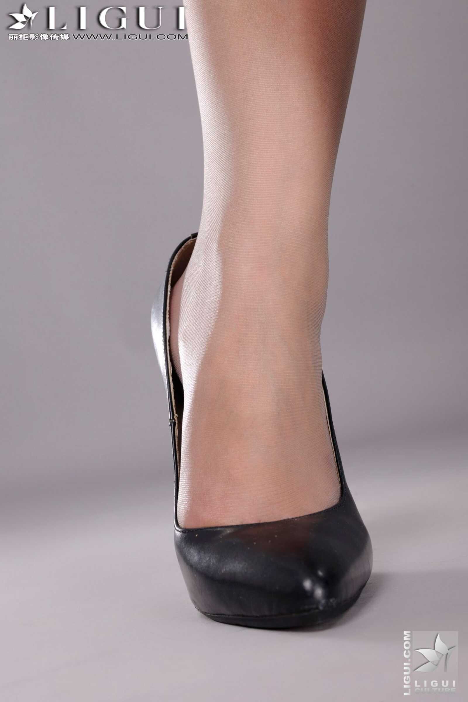 Model 晴晴《肉丝诱惑》 [丽柜LiGui] 美腿玉足写真第10张