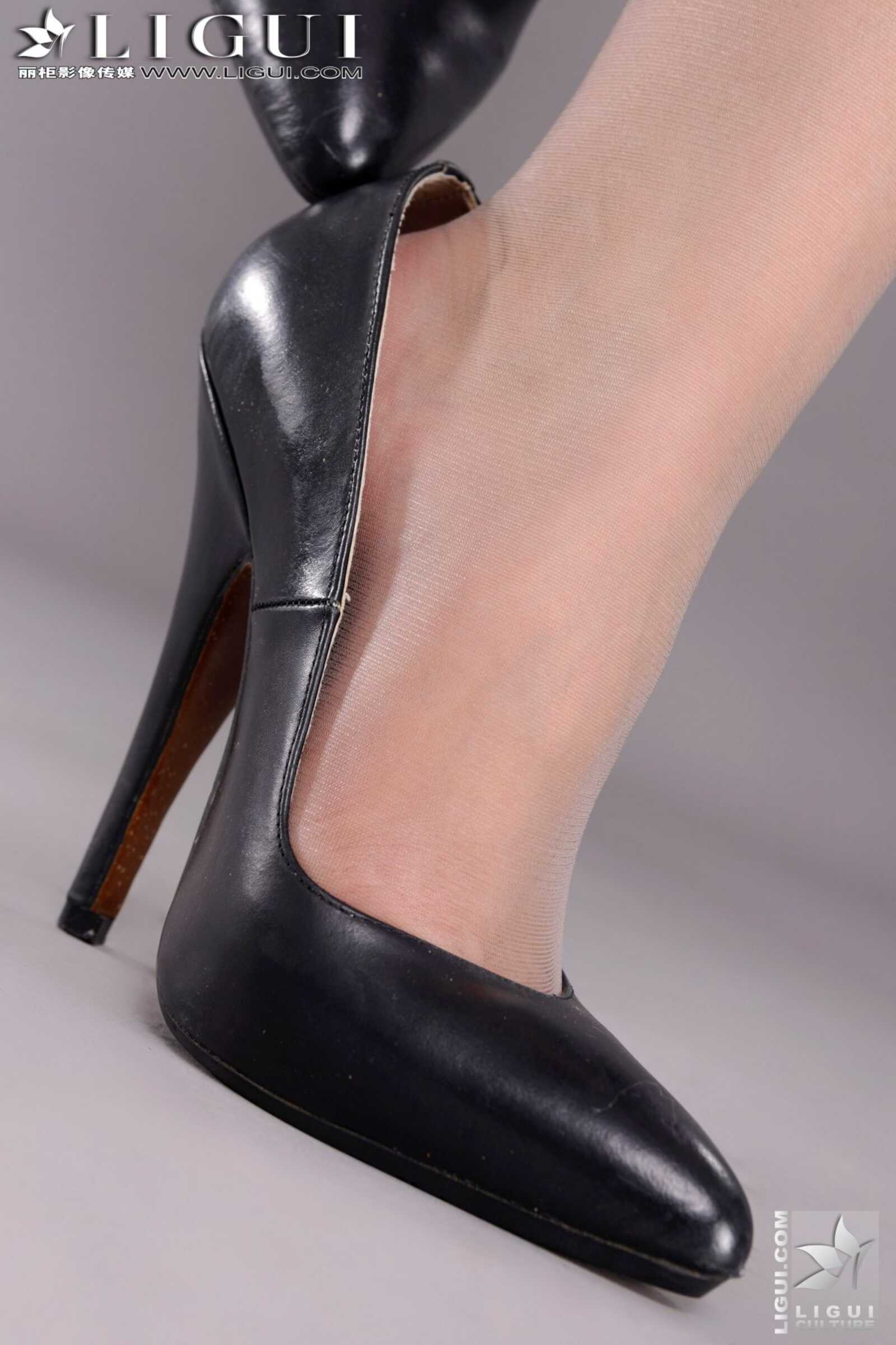 Model 晴晴《肉丝诱惑》 [丽柜LiGui] 美腿玉足写真第8张