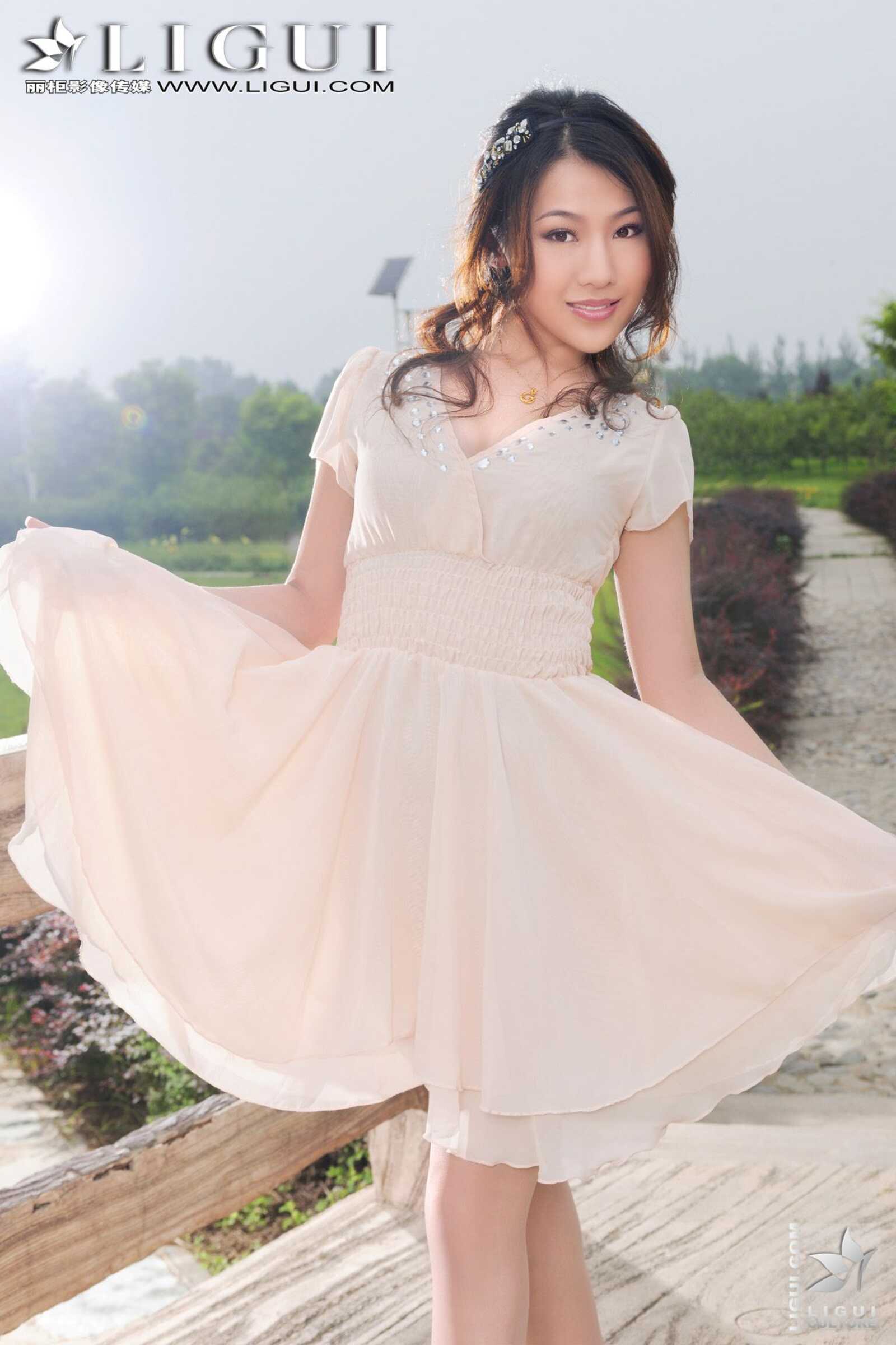 Model 文静《公园裡的丝襪美女》 [丽柜LiGui] 美腿第9张