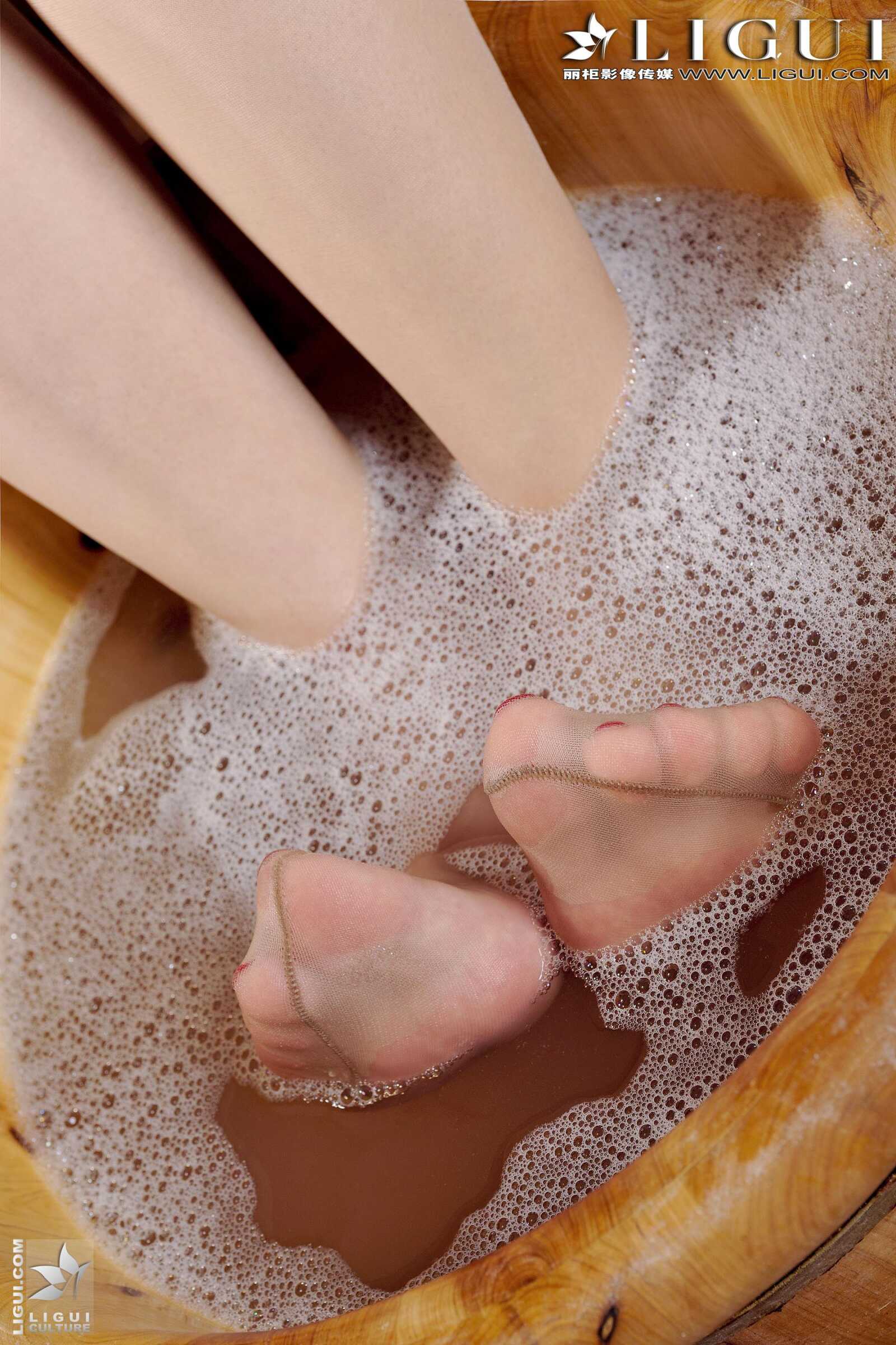 [丽柜LiGui] Model 凌凌《另类视觉》 美腿玉足写真第4张