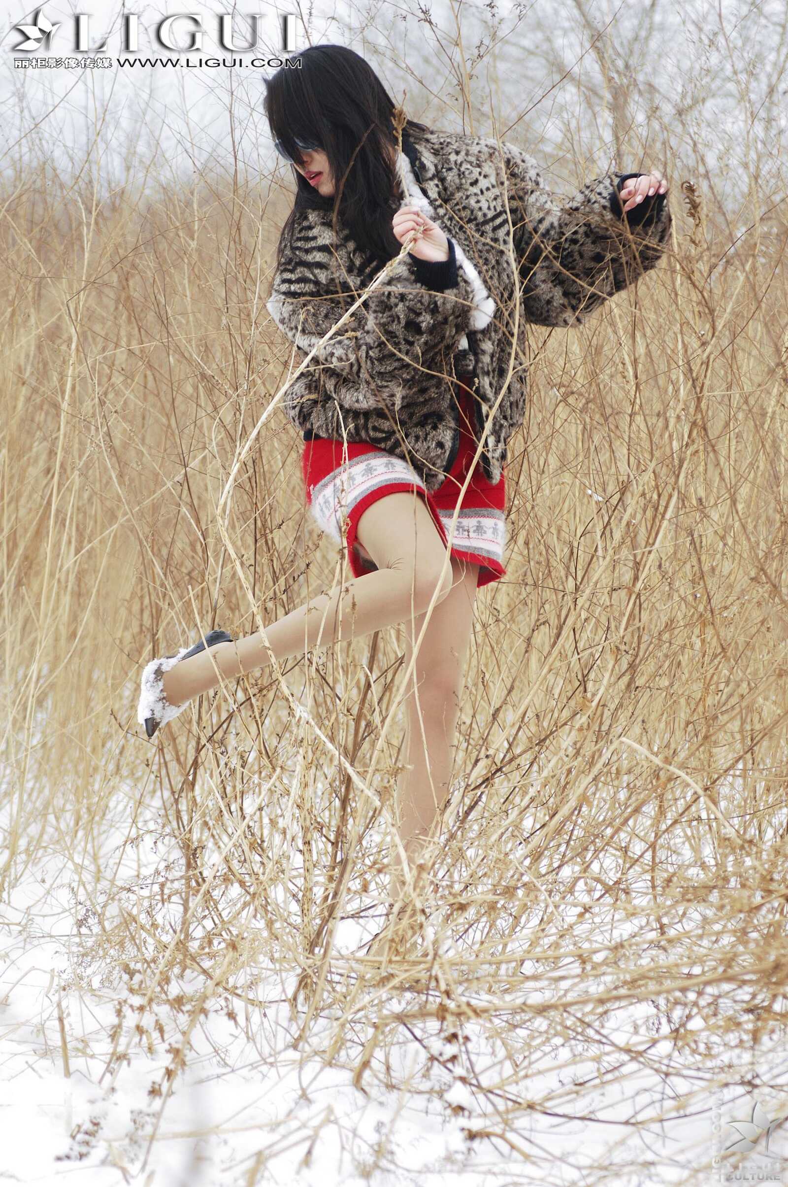 Model 琳达《雪地女郎丝足秀》上下合集 [丽柜Li第2张